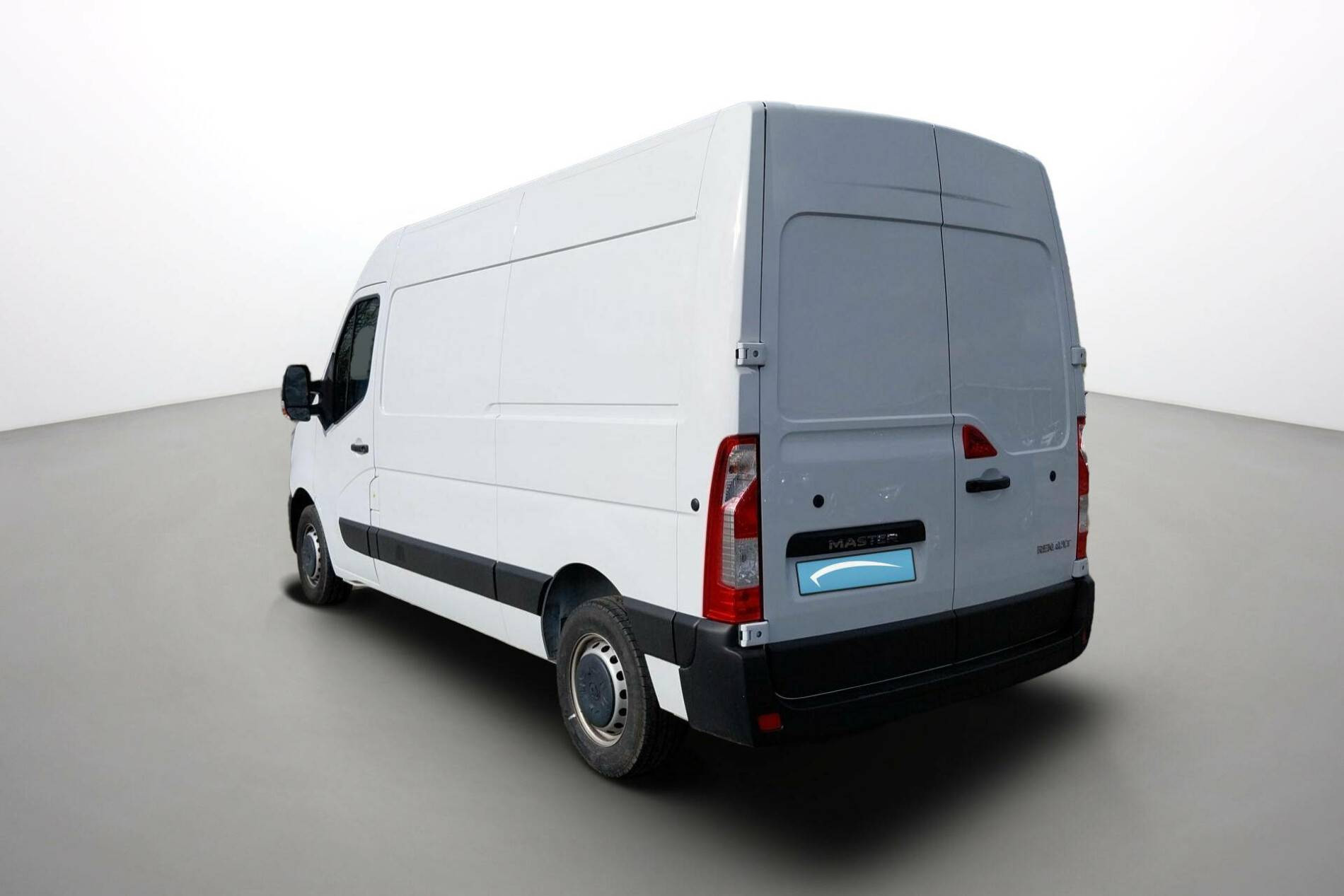 Vente en ligne Renault Master Fourgon MASTER FGN TRAC F3500 L2H2 BLUE DCI 135 au prix de 25 490 €