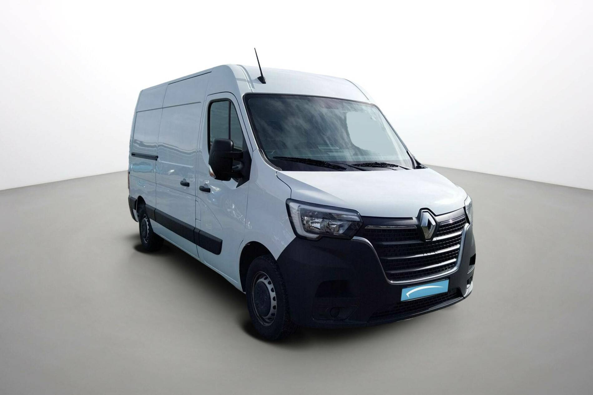 Vente en ligne Renault Master Fourgon MASTER FGN TRAC F3500 L2H2 BLUE DCI 135 au prix de 25 490 €