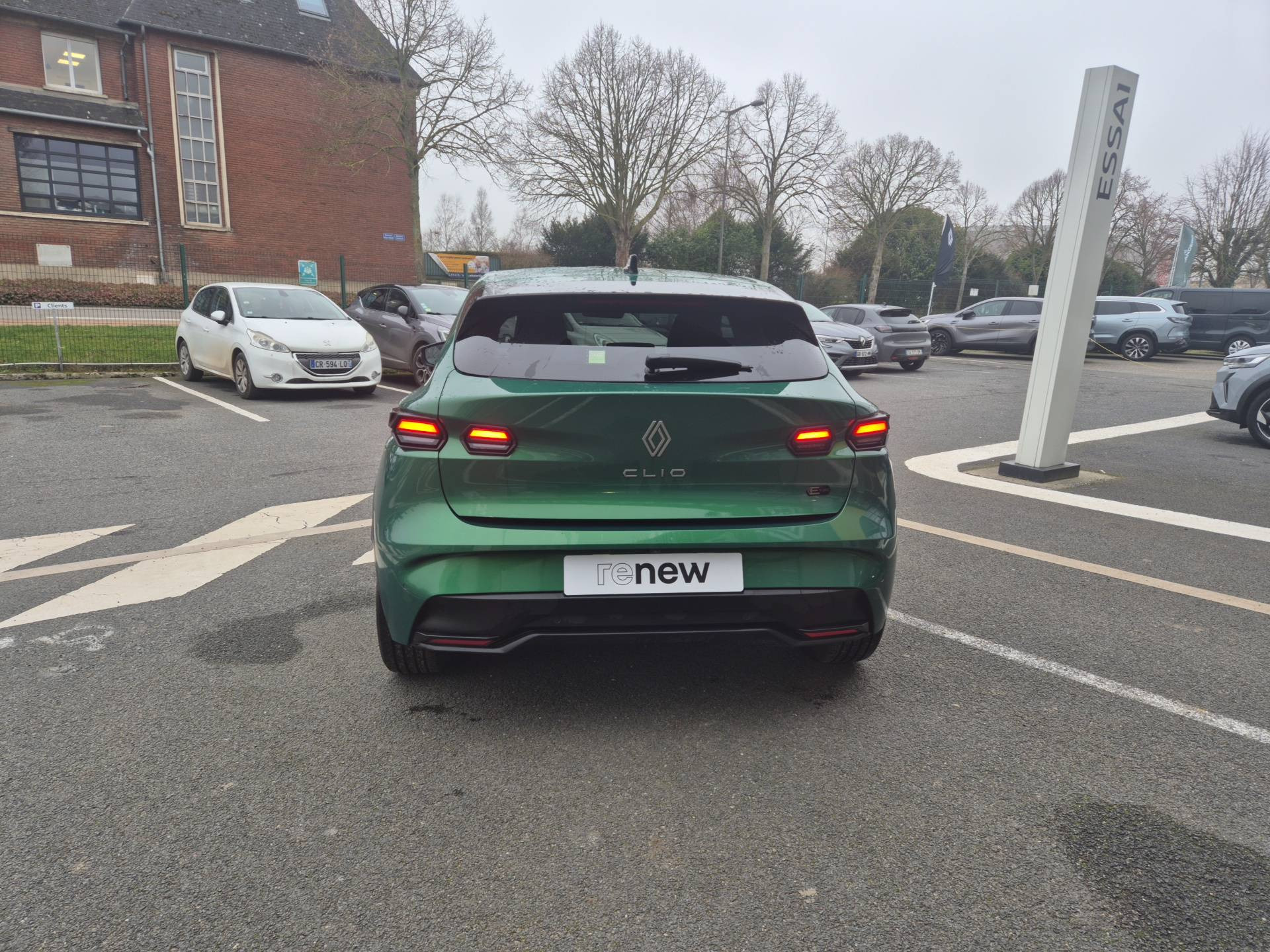 Vente en ligne Renault Clio 6 Clio E-Tech full hybrid 160 ch au prix de 28 200 €