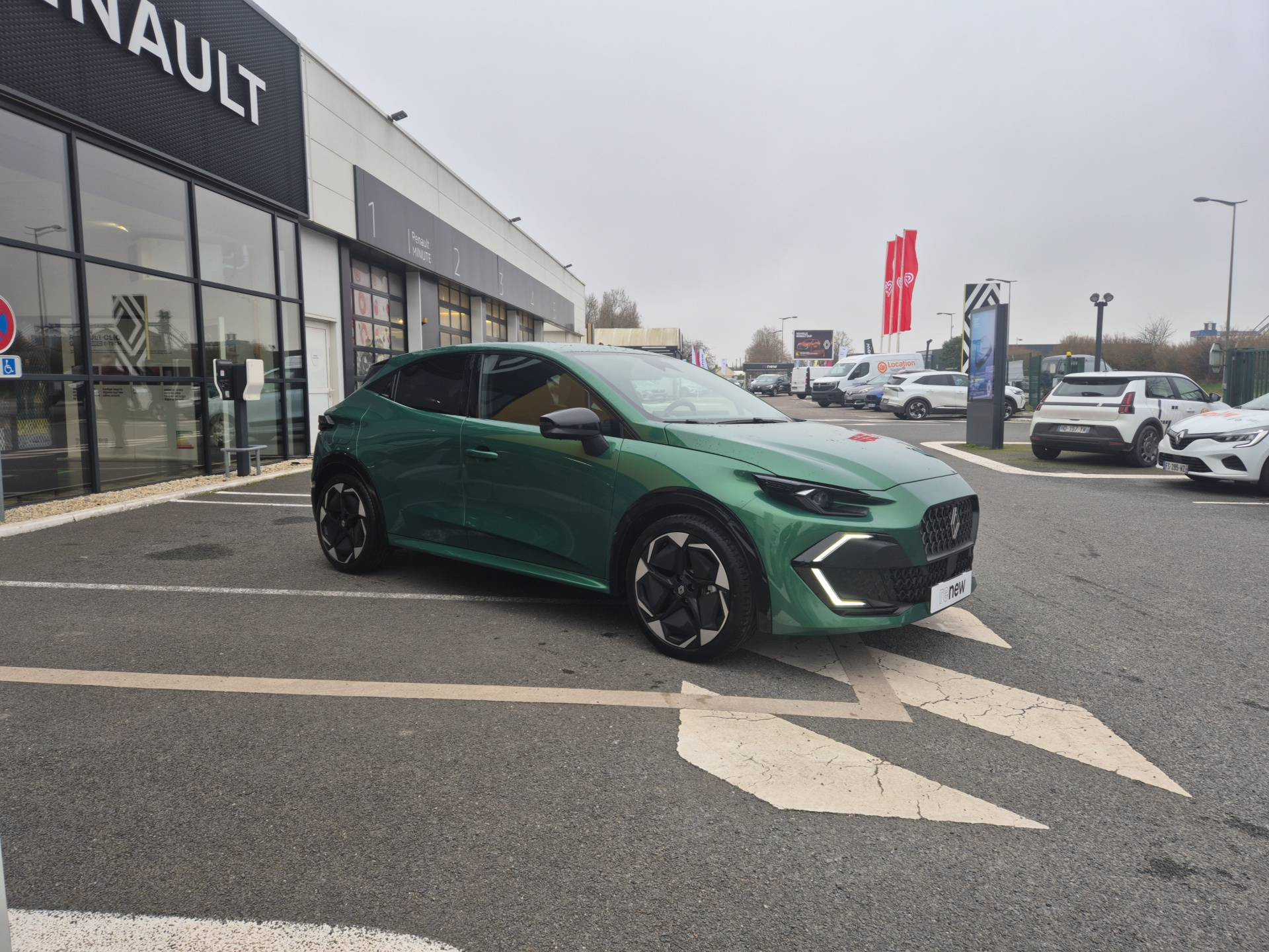 Vente en ligne Renault Clio 6 Clio E-Tech full hybrid 160 ch au prix de 28 200 €