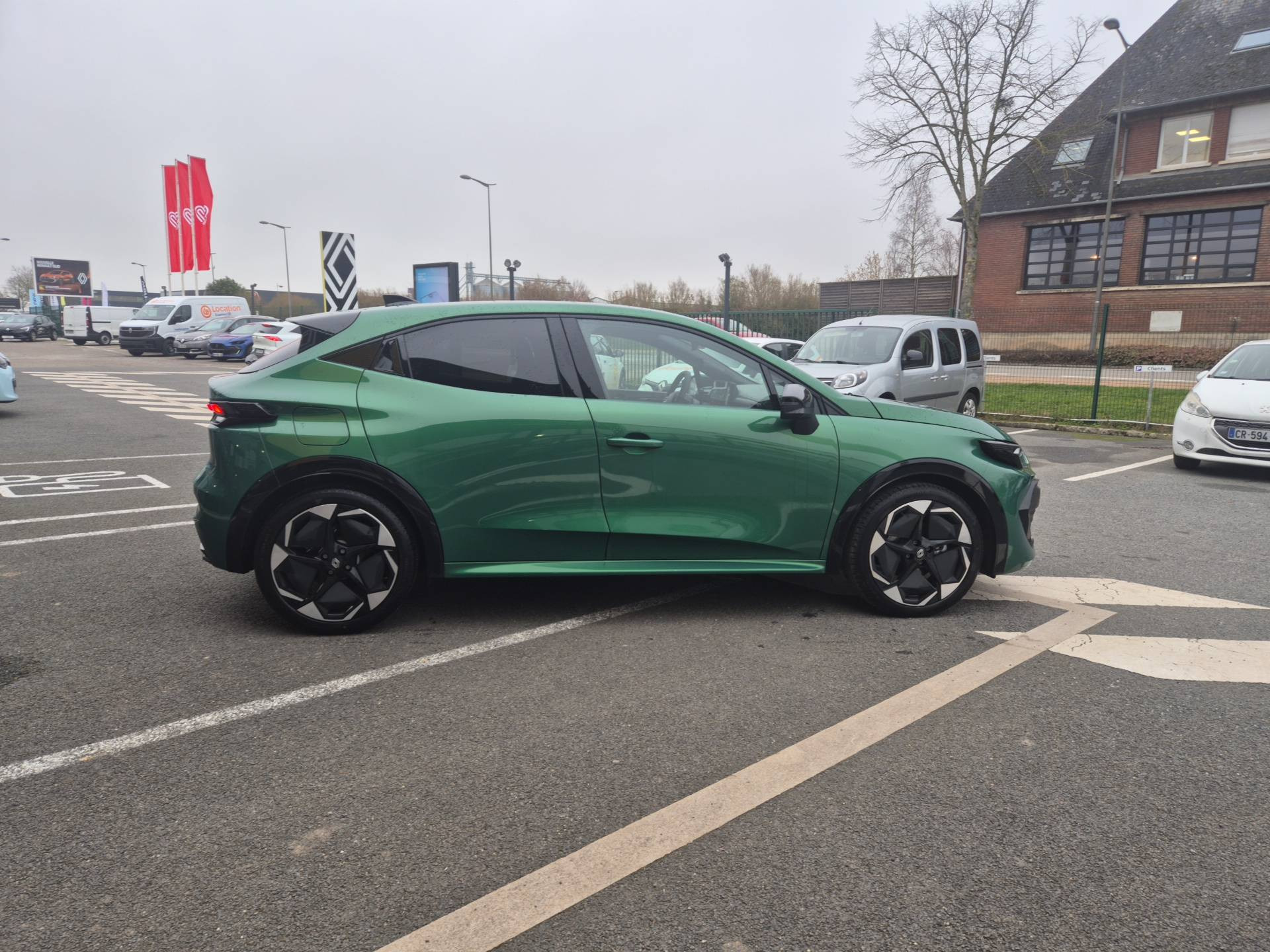 Vente en ligne Renault Clio 6 Clio E-Tech full hybrid 160 ch au prix de 28 200 €