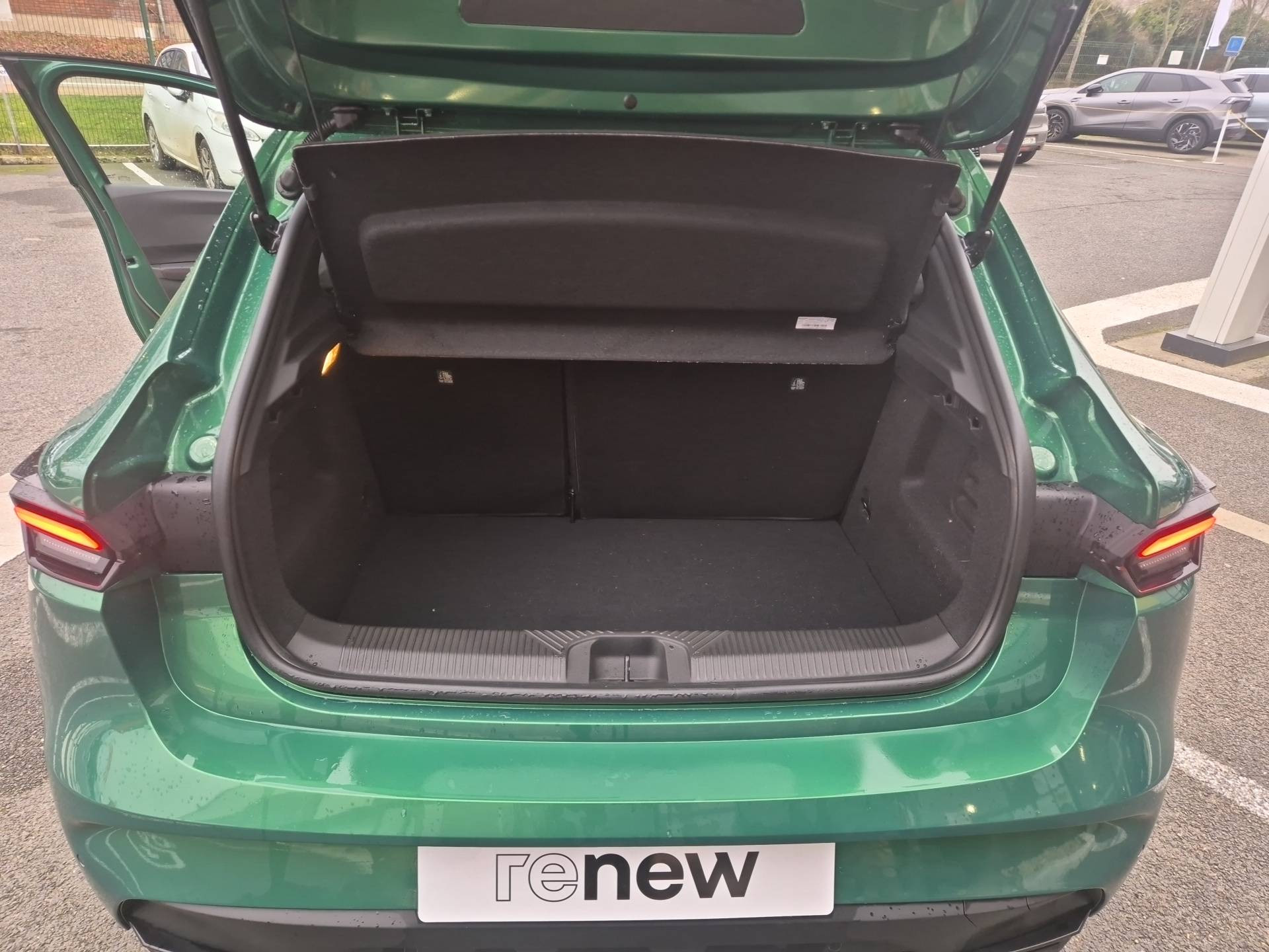 Vente en ligne Renault Clio 6 Clio E-Tech full hybrid 160 ch au prix de 28 200 €