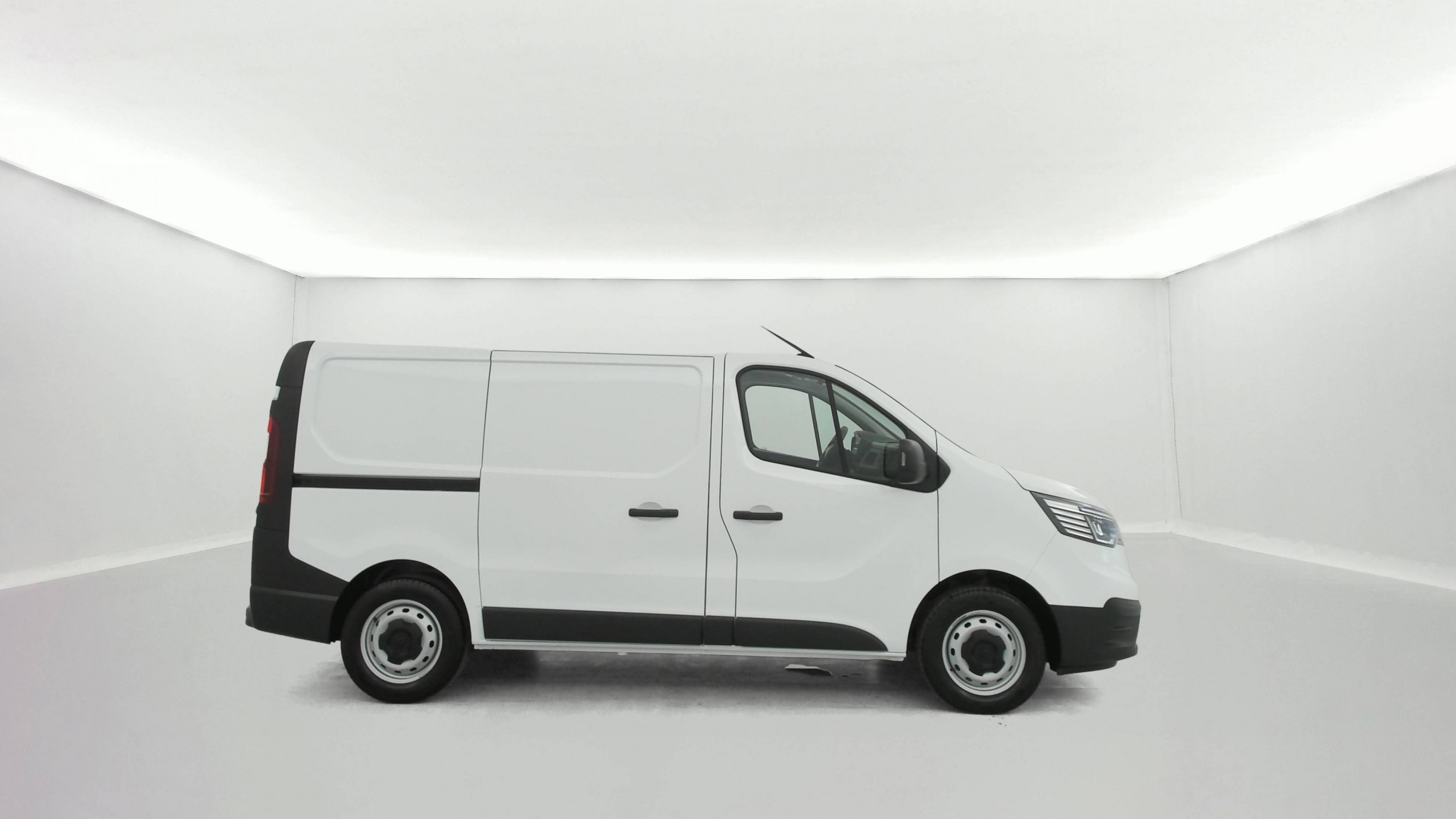 Vente en ligne Renault Trafic 3 Fourgon TRAFIC FGN L1H1 3000 KG BLUE DCI 130 au prix de 24 890 €