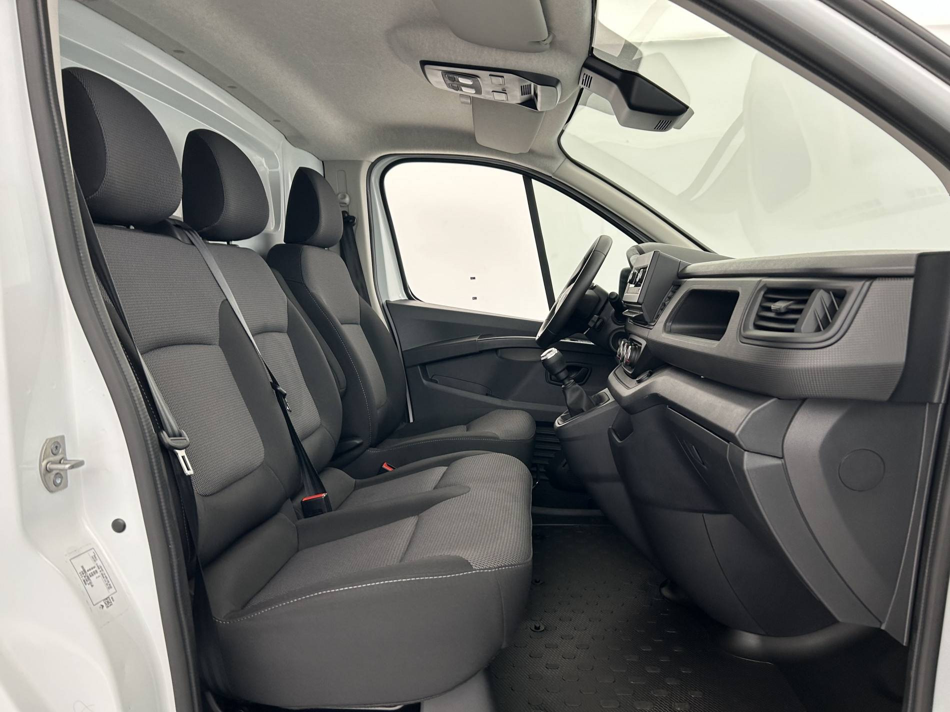 Vente en ligne Renault Trafic 3 Fourgon TRAFIC FGN L1H1 3000 KG BLUE DCI 130 au prix de 24 890 €