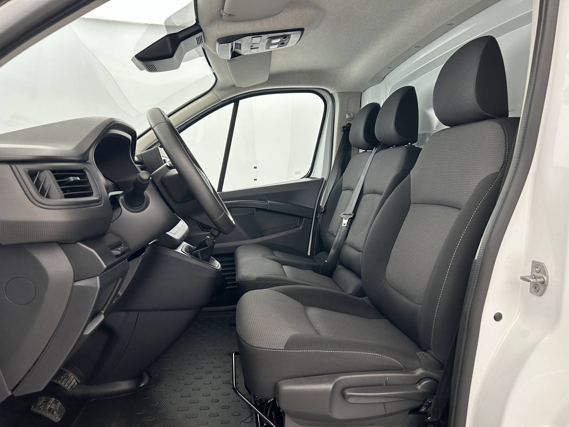 Vente en ligne Renault Trafic 3 Fourgon TRAFIC FGN L1H1 3000 KG BLUE DCI 130 au prix de 24 890 €