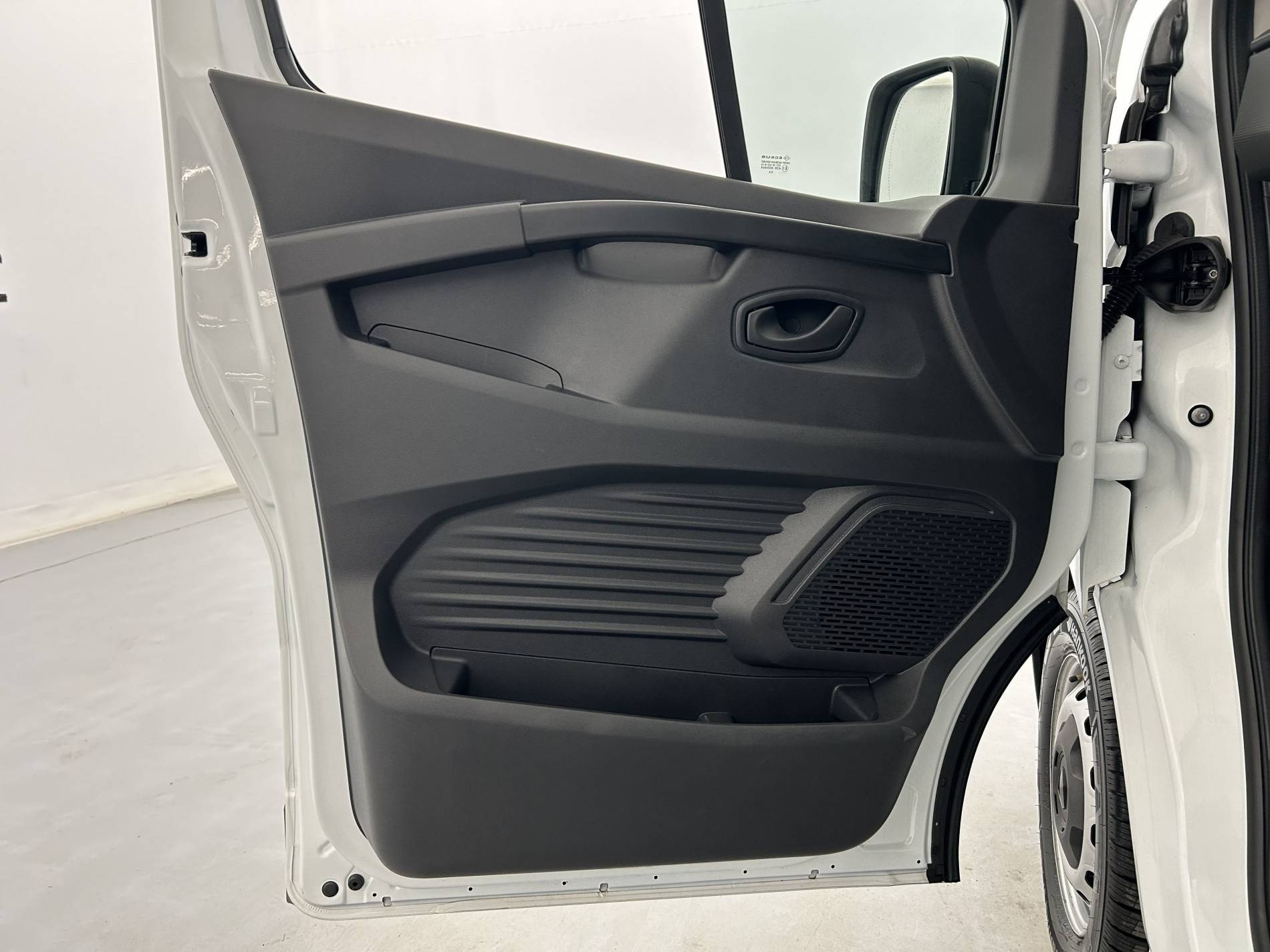 Vente en ligne Renault Trafic 3 Fourgon TRAFIC FGN L1H1 3000 KG BLUE DCI 130 au prix de 24 890 €