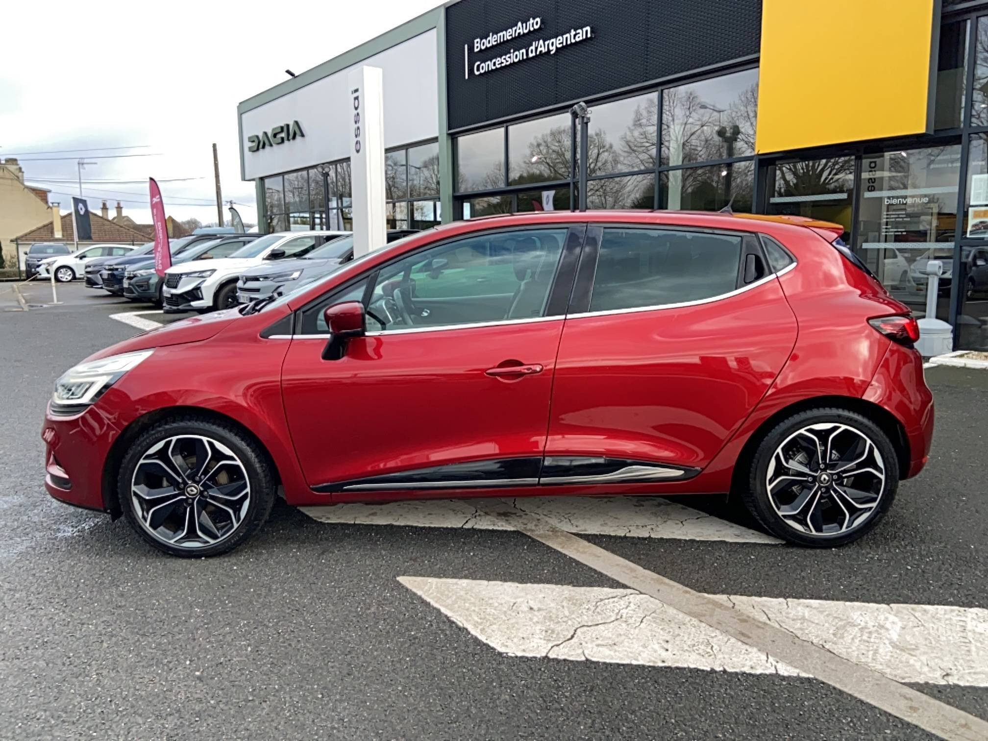 Vente en ligne Renault Clio 4 Clio dCi 110 Energy au prix de 11 990 €