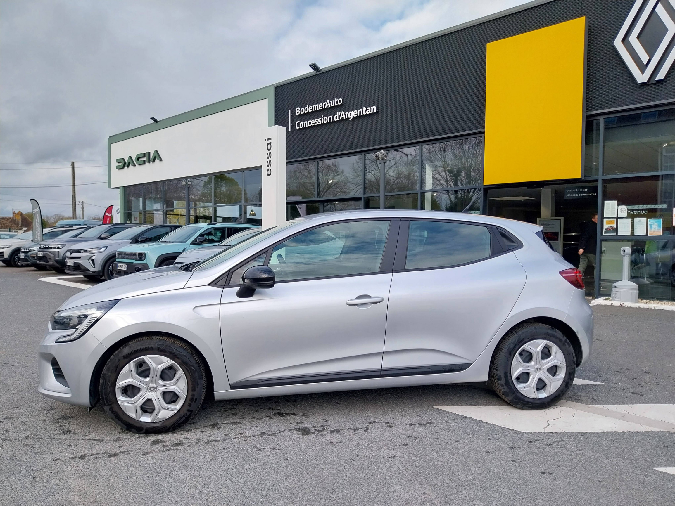 Vente en ligne Renault Clio 5 Clio TCe 90 au prix de 14 490 €