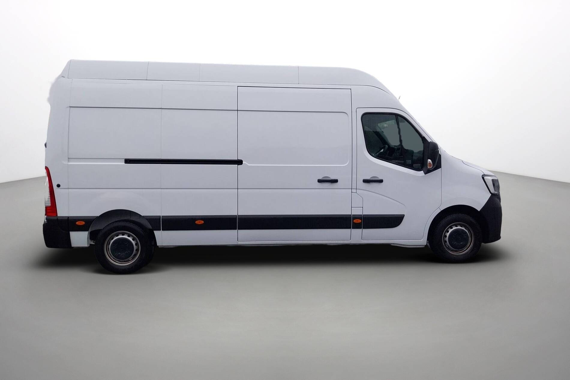 Vente en ligne Renault Master Fourgon MASTER FGN TRAC F3500 L3H3 BLUE DCI 135 au prix de 28 990 €