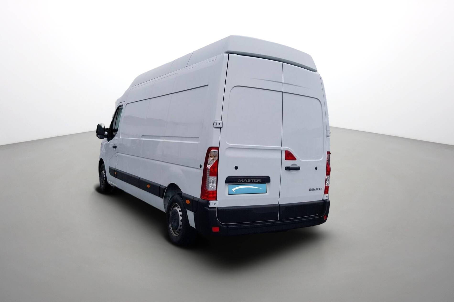 Vente en ligne Renault Master Fourgon MASTER FGN TRAC F3500 L3H3 BLUE DCI 135 au prix de 28 990 €