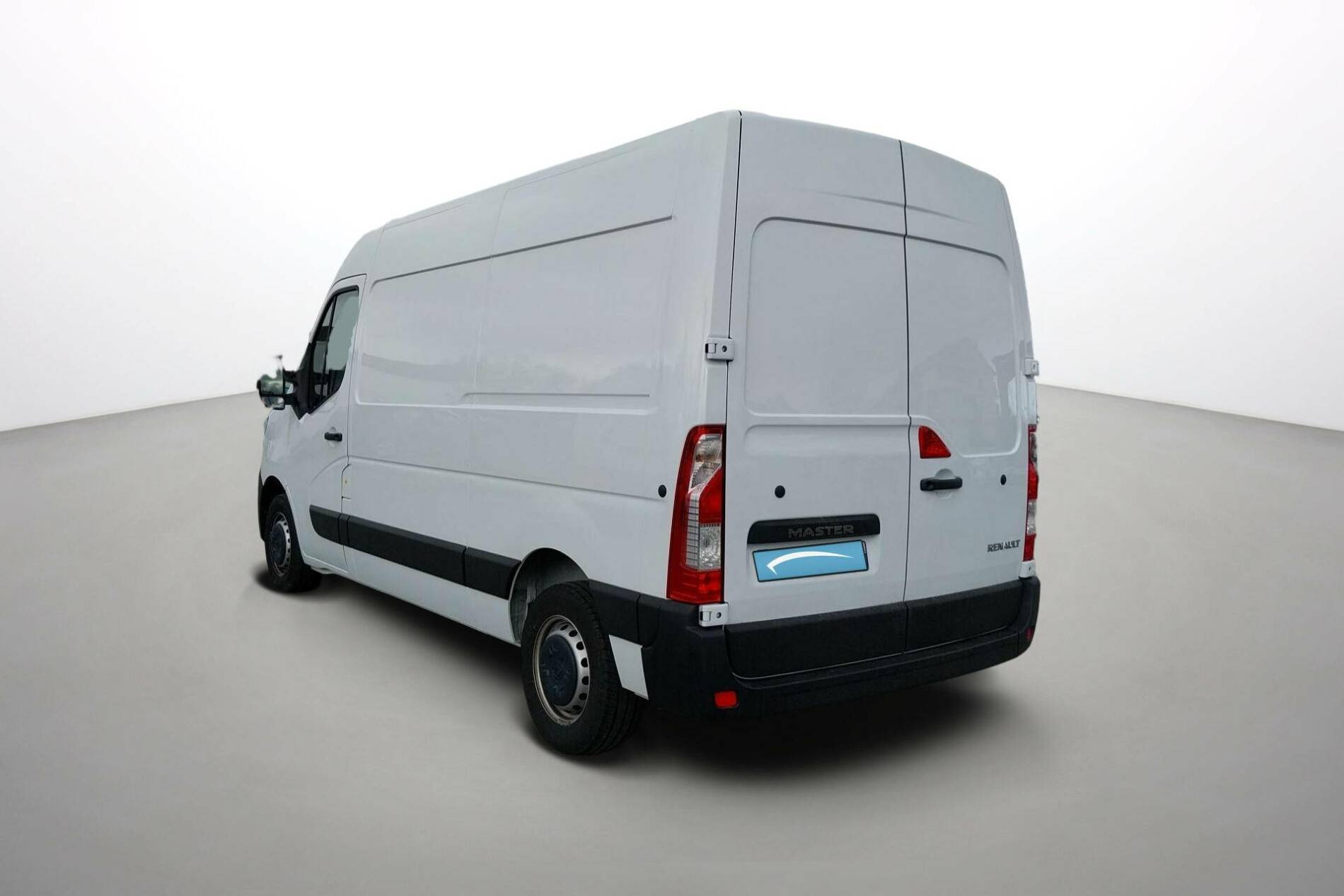 Vente en ligne Renault Master Fourgon MASTER FGN TRAC F3500 L2H2 BLUE DCI 135 au prix de 25 490 €