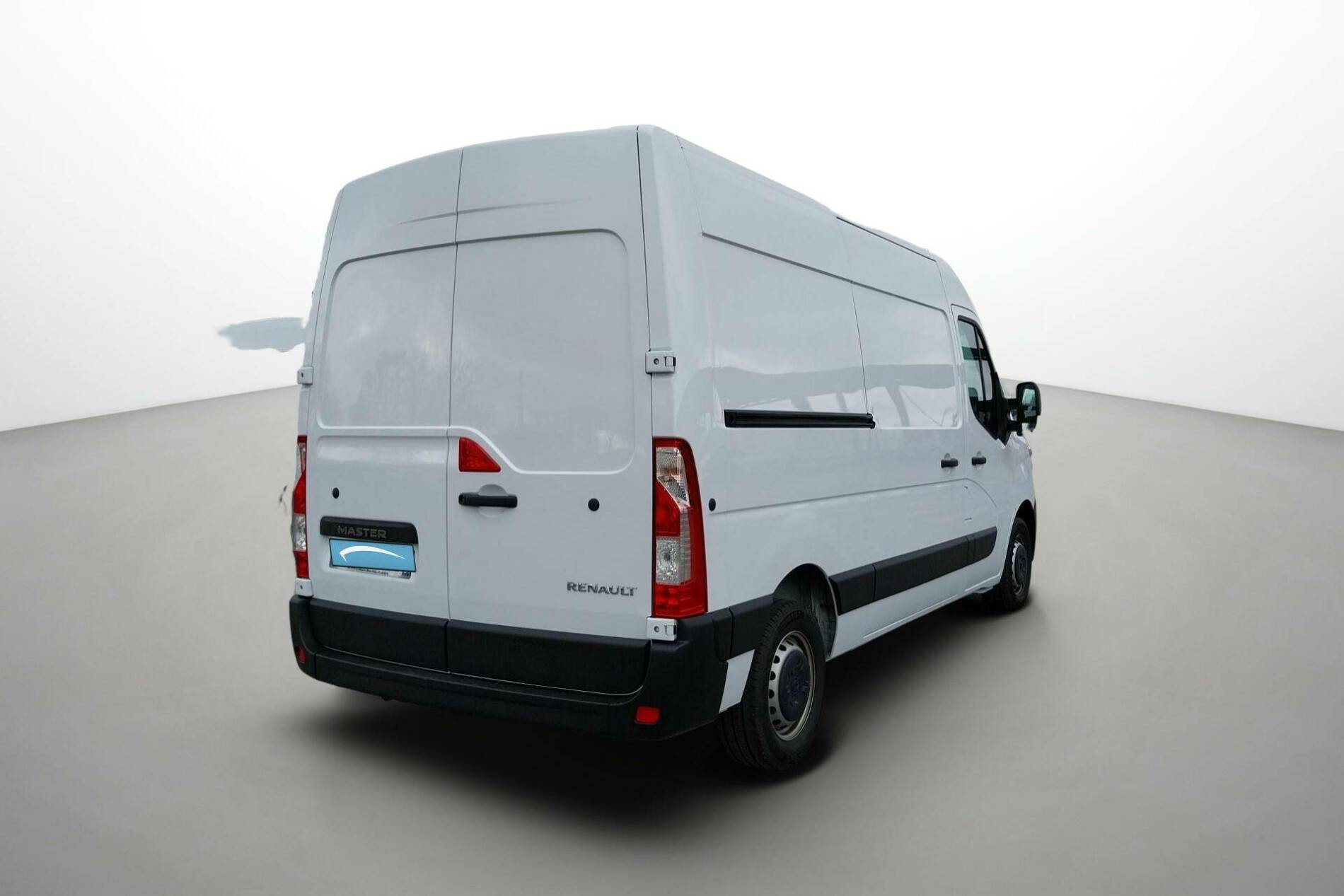 Vente en ligne Renault Master Fourgon MASTER FGN TRAC F3500 L2H2 BLUE DCI 135 au prix de 25 490 €