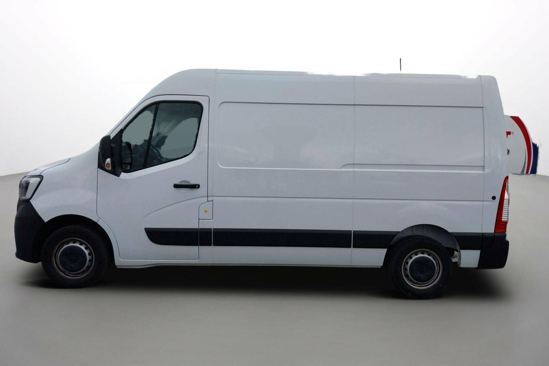 Vente en ligne Renault Master Fourgon MASTER FGN TRAC F3500 L2H2 BLUE DCI 135 au prix de 25 490 €