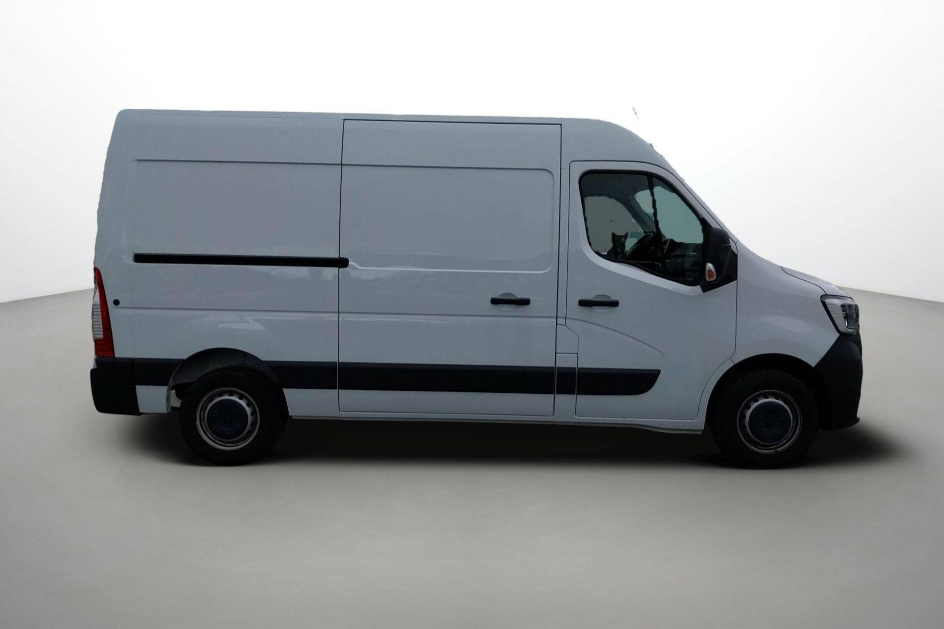 Vente en ligne Renault Master Fourgon MASTER FGN TRAC F3500 L2H2 BLUE DCI 135 au prix de 25 490 €
