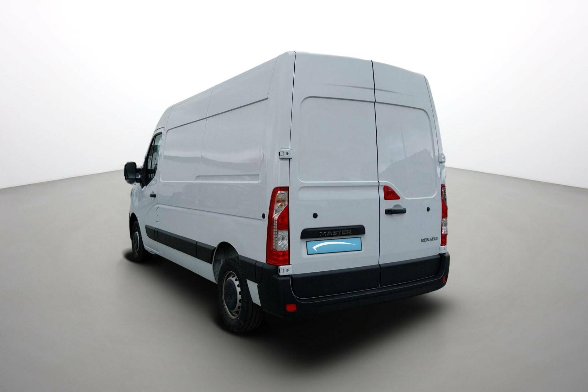 Vente en ligne Renault Master Fourgon MASTER FGN TRAC F3500 L2H2 BLUE DCI 135 au prix de 25 490 €