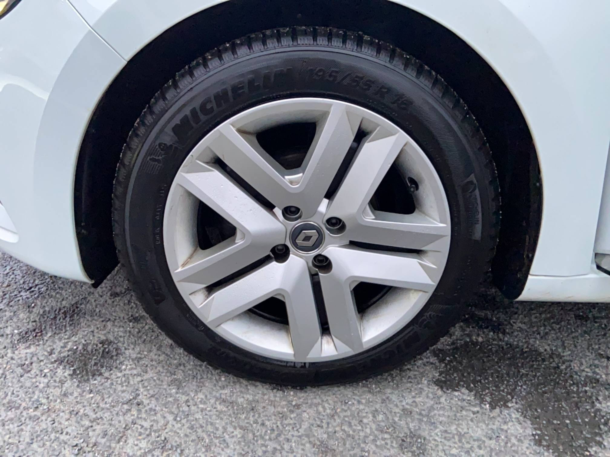 Vente en ligne Renault Clio 5 CLIO SOCIETE TCE 90 - 21N au prix de 10 990 €