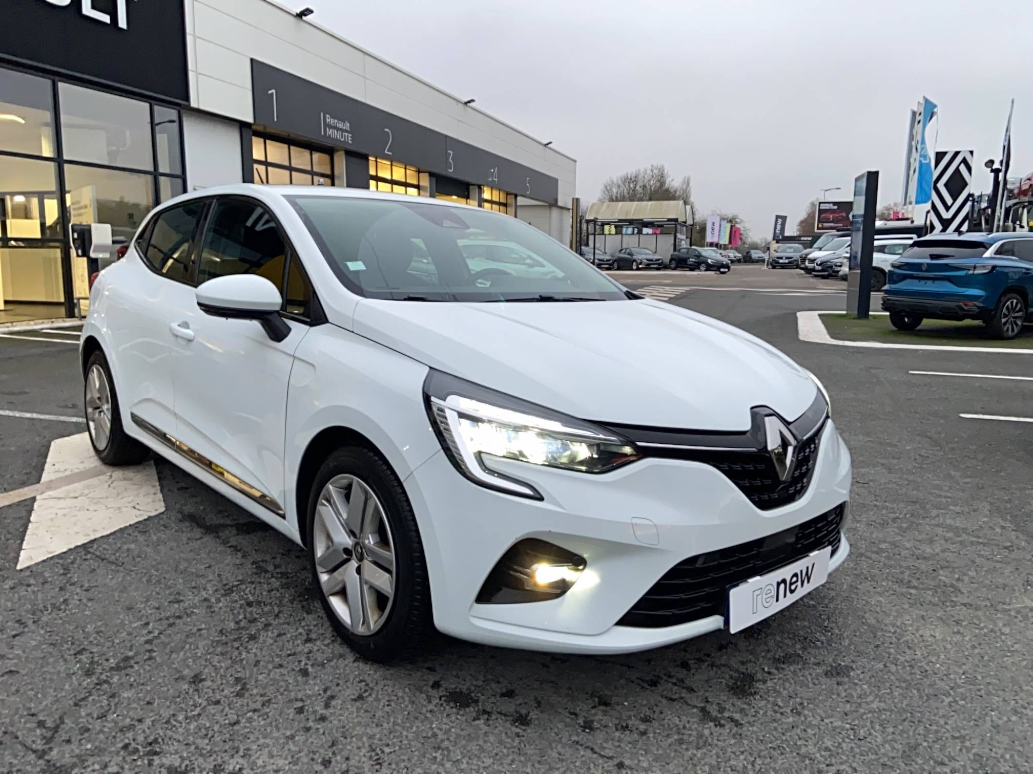 Vente en ligne Renault Clio 5 CLIO SOCIETE TCE 90 - 21N au prix de 10 990 €