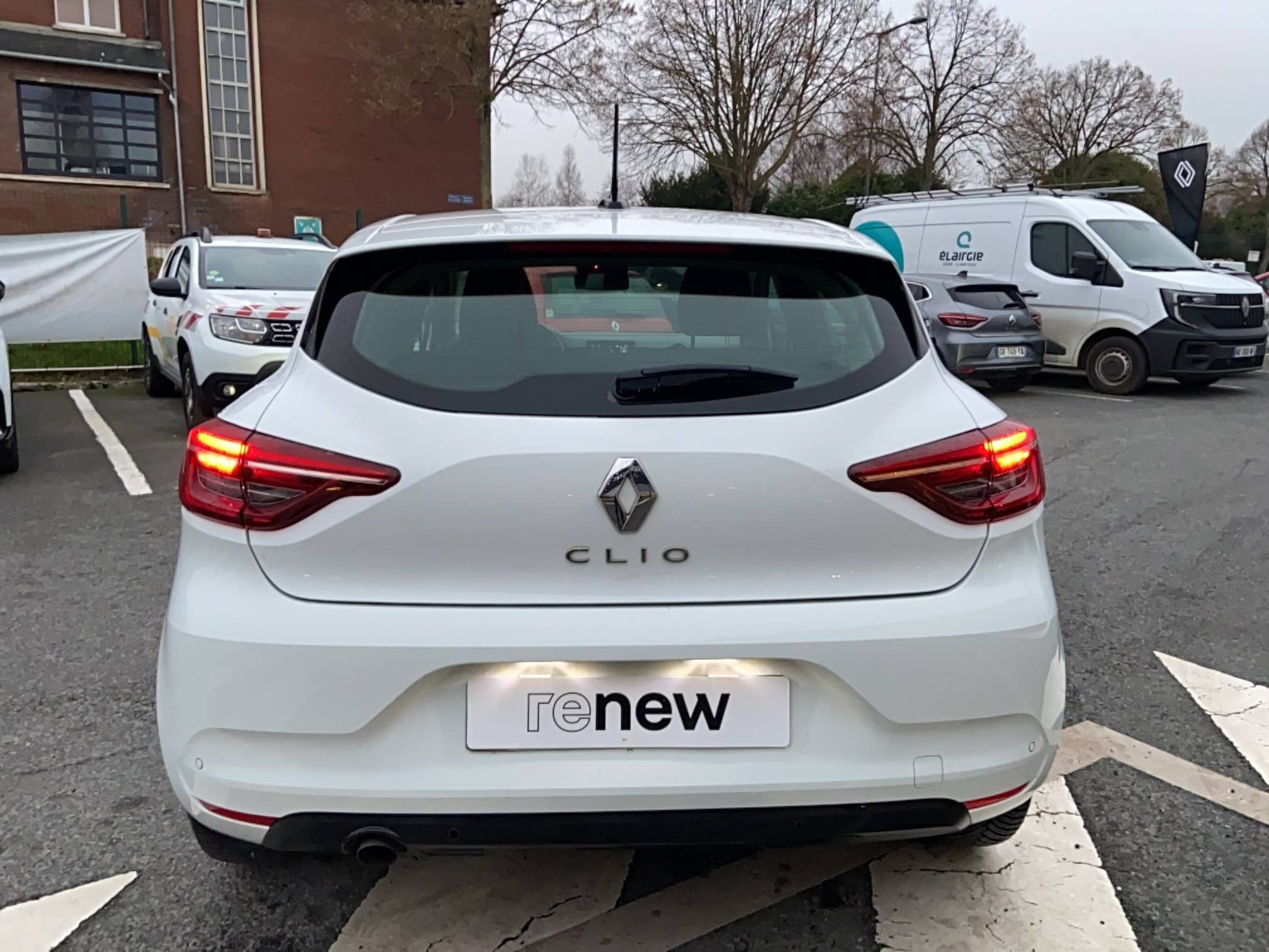 Vente en ligne Renault Clio 5 CLIO SOCIETE TCE 90 - 21N au prix de 10 990 €