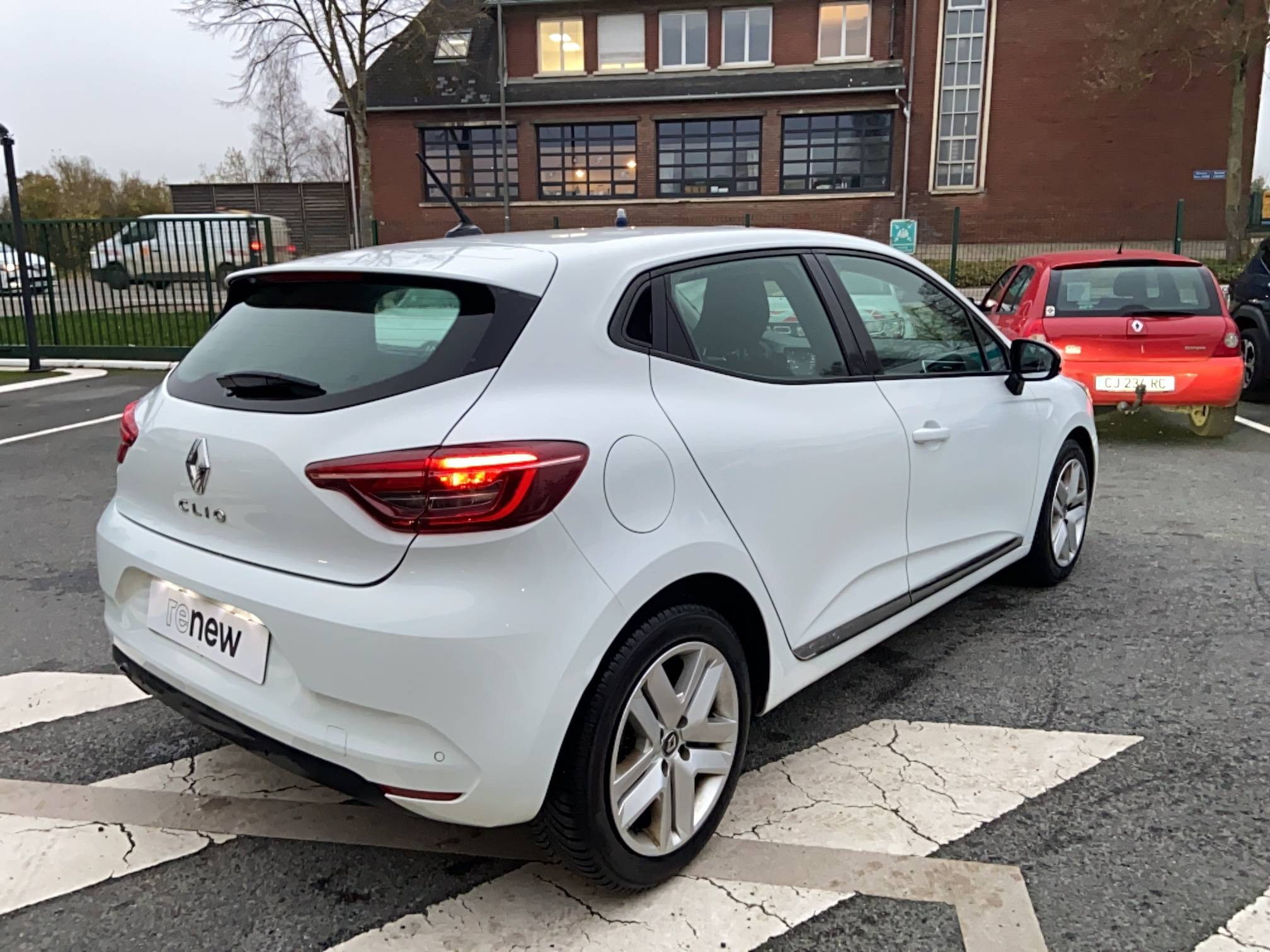 Vente en ligne Renault Clio 5 CLIO SOCIETE TCE 90 - 21N au prix de 10 990 €