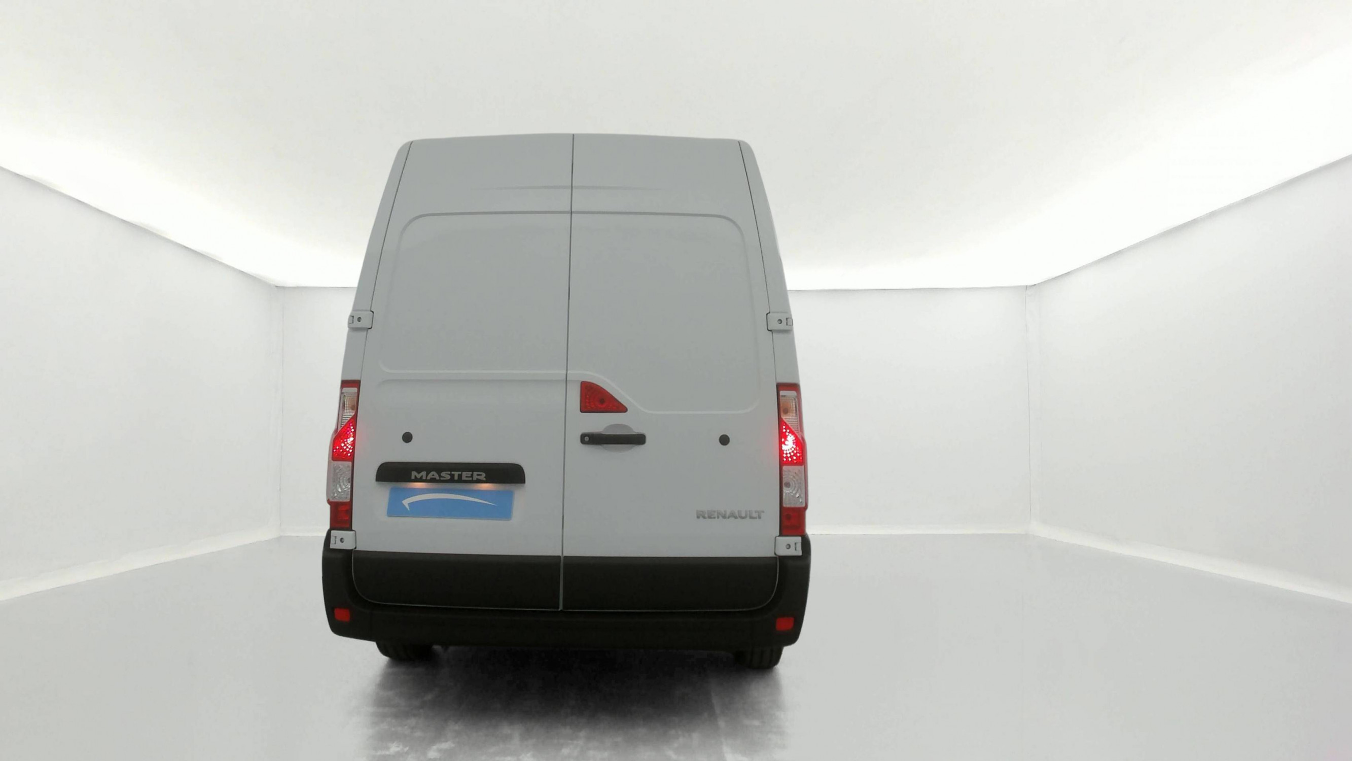 Vente en ligne Renault Master Fourgon MASTER FGN TRAC F3500 L2H2 BLUE DCI 135 au prix de 27 490 €