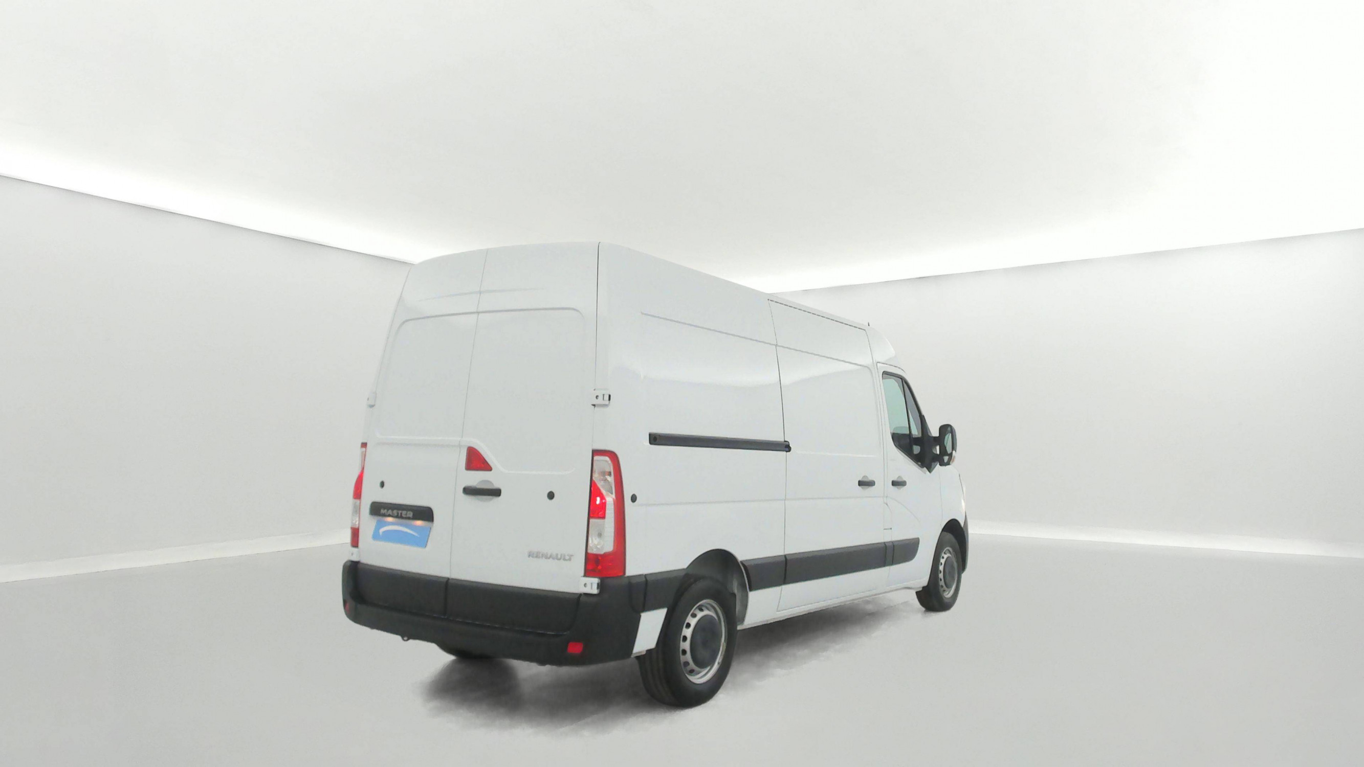 Vente en ligne Renault Master Fourgon MASTER FGN TRAC F3500 L2H2 BLUE DCI 135 au prix de 27 490 €