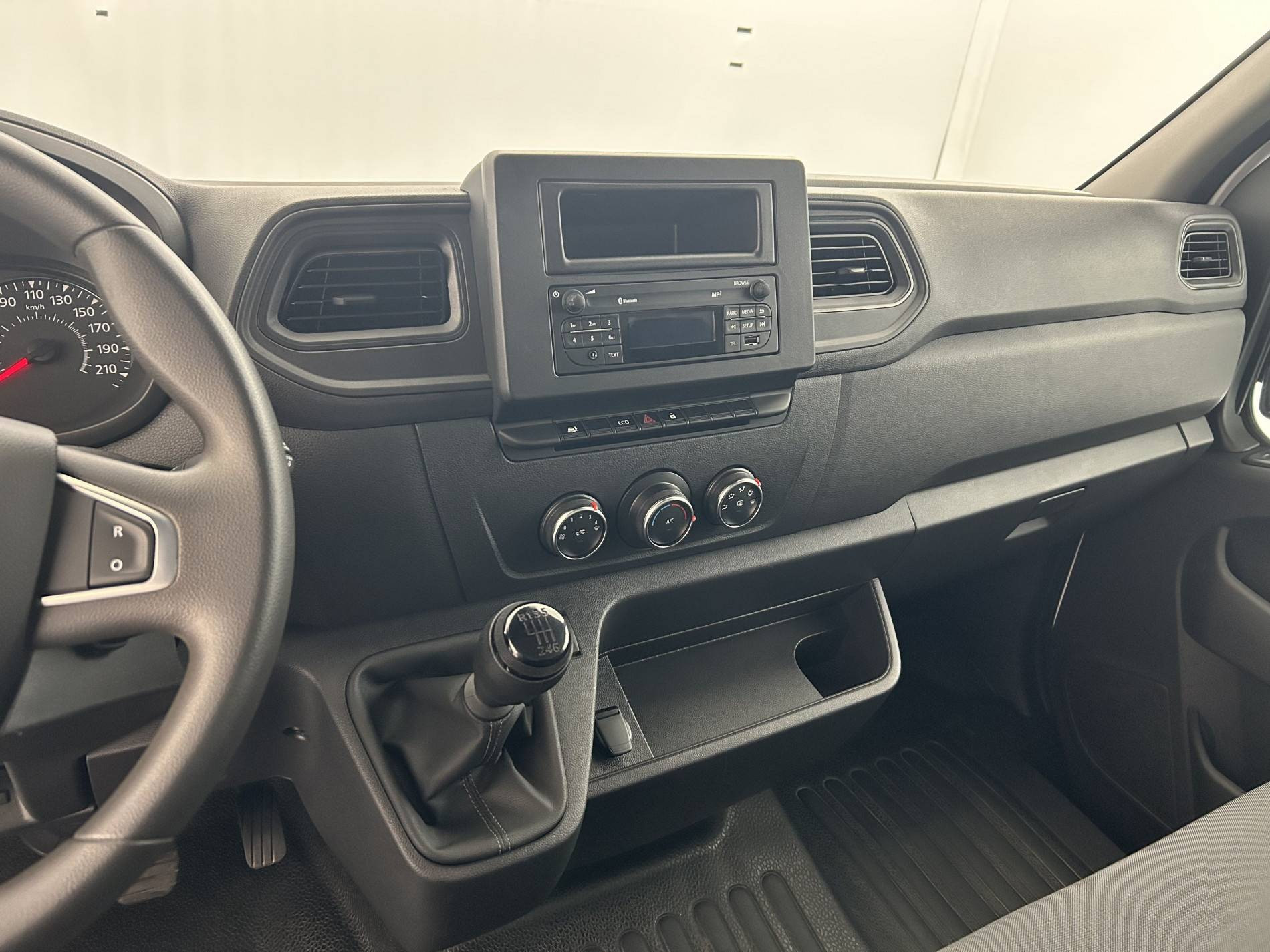 Vente en ligne Renault Master Fourgon MASTER FGN TRAC F3500 L2H2 BLUE DCI 135 au prix de 27 490 €