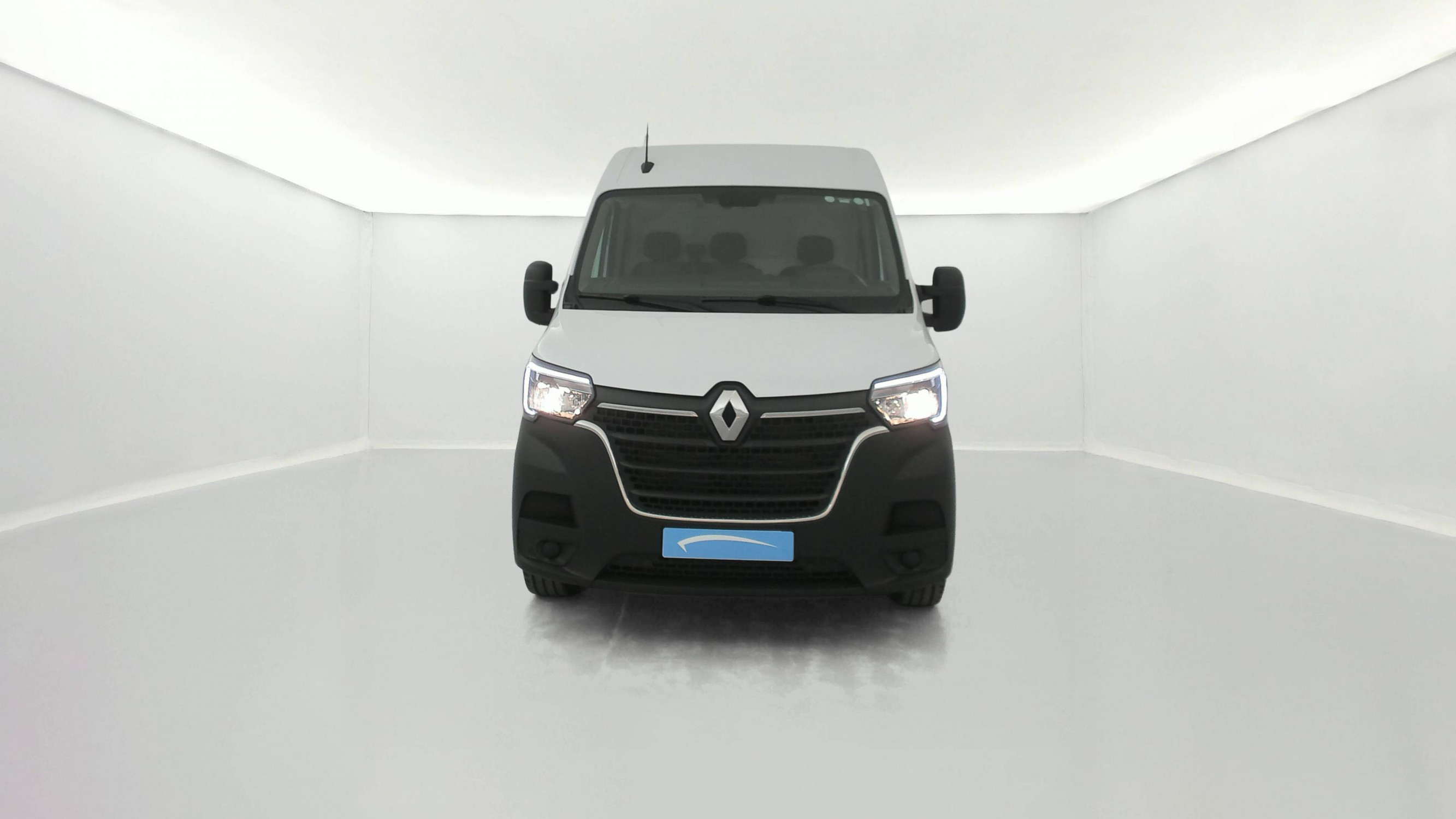 Vente en ligne Renault Master Fourgon MASTER FGN TRAC F3500 L2H2 BLUE DCI 135 au prix de 27 490 €