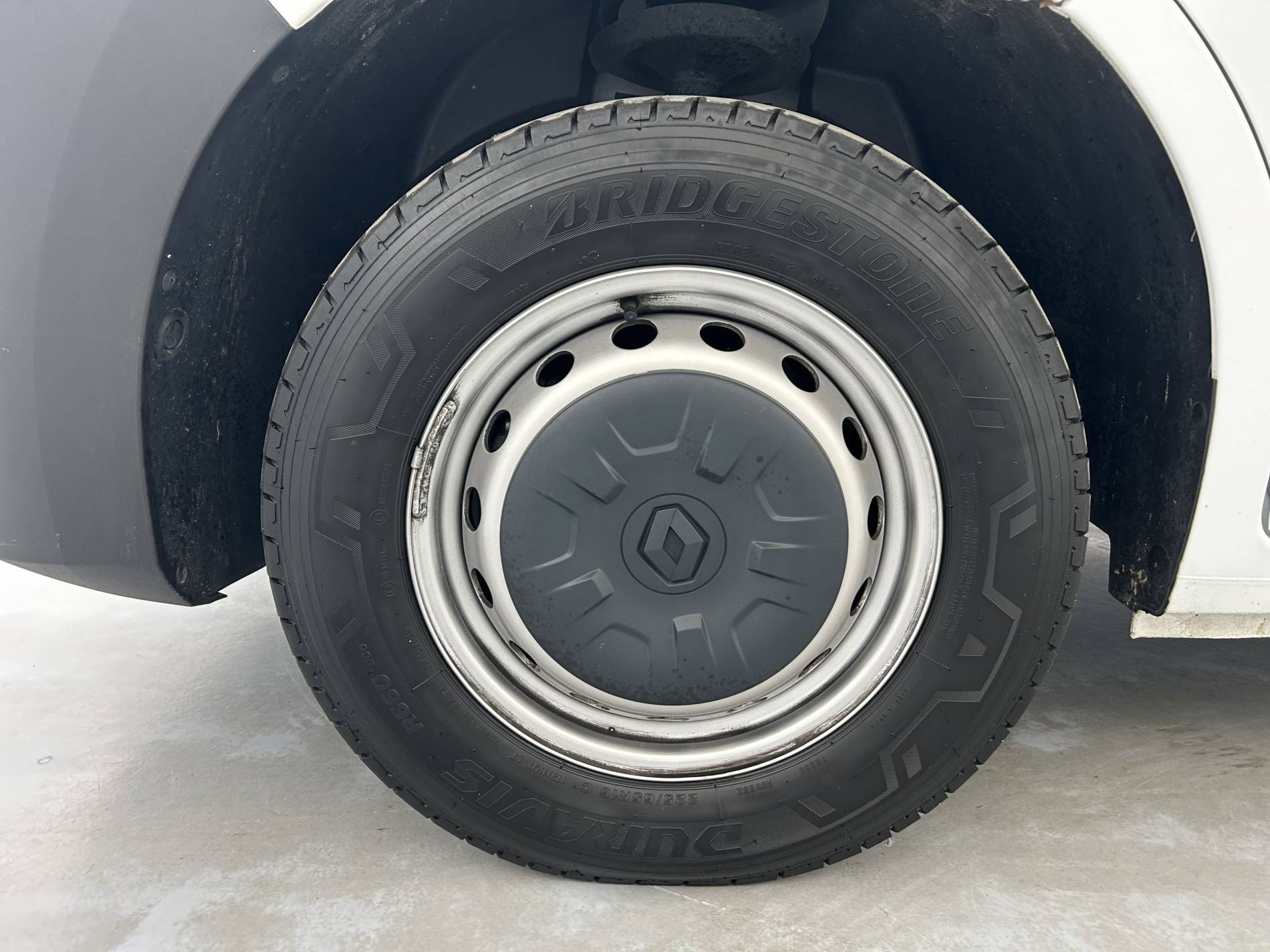 Vente en ligne Renault Master Fourgon MASTER FGN TRAC F3500 L2H2 BLUE DCI 135 au prix de 27 490 €