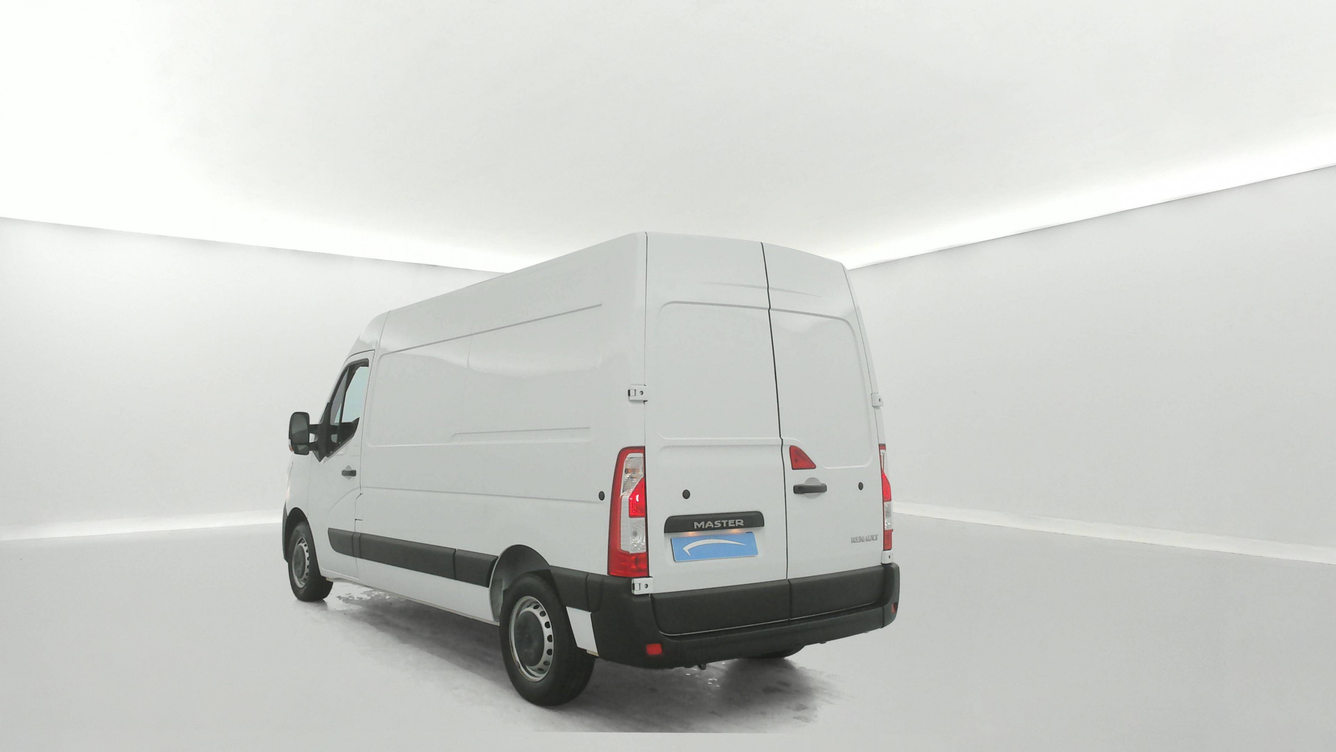 Vente en ligne Renault Master Fourgon MASTER FGN TRAC F3500 L2H2 BLUE DCI 135 au prix de 27 990 €