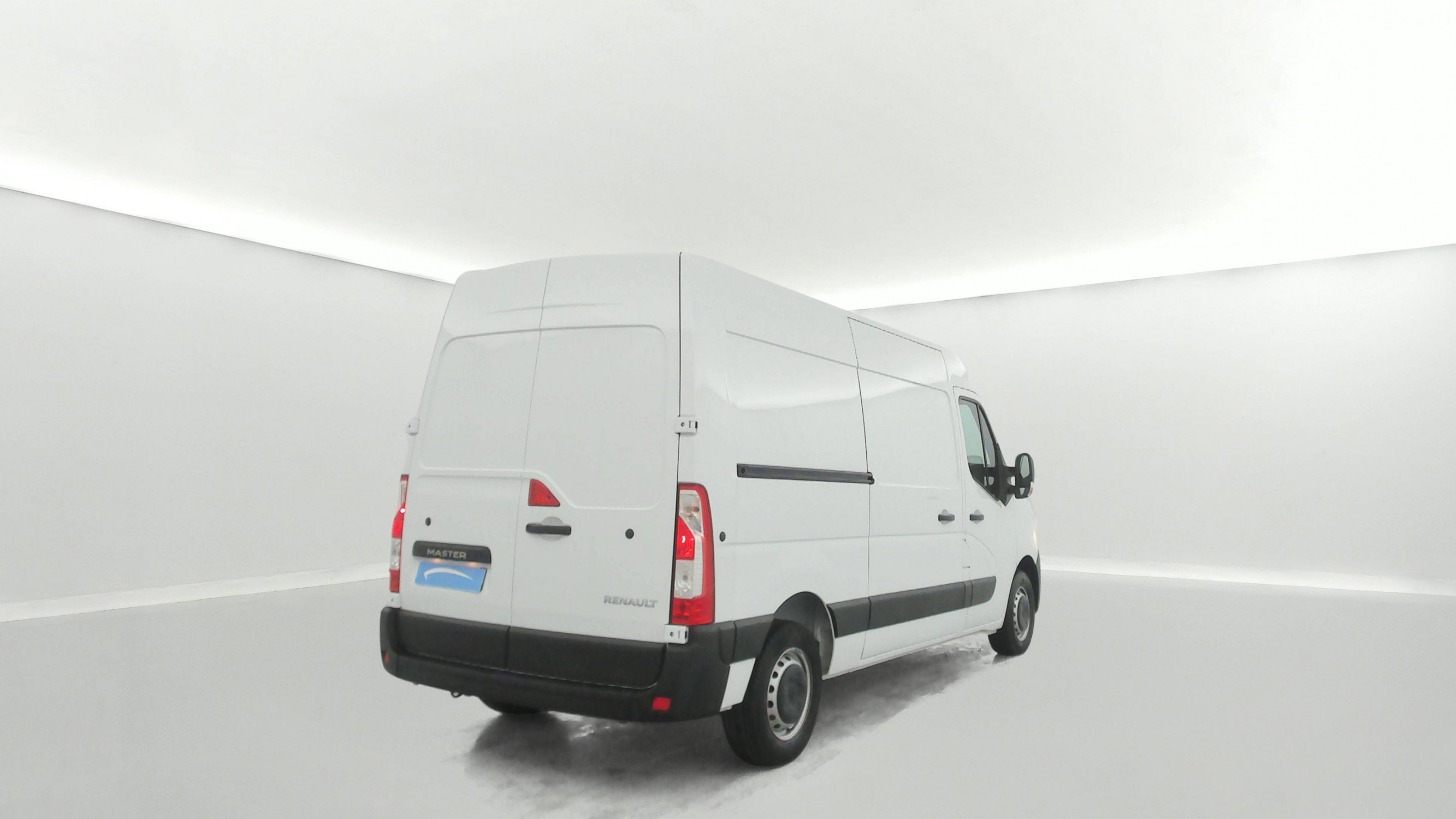 Vente en ligne Renault Master Fourgon MASTER FGN TRAC F3500 L2H2 BLUE DCI 135 au prix de 27 990 €