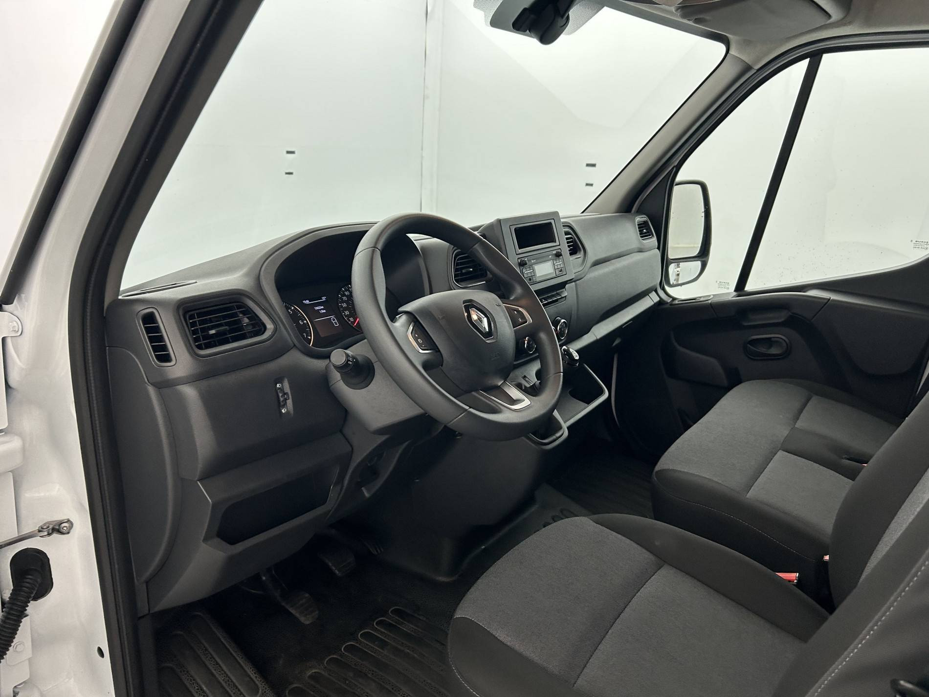 Vente en ligne Renault Master Fourgon MASTER FGN TRAC F3500 L2H2 BLUE DCI 135 au prix de 27 990 €