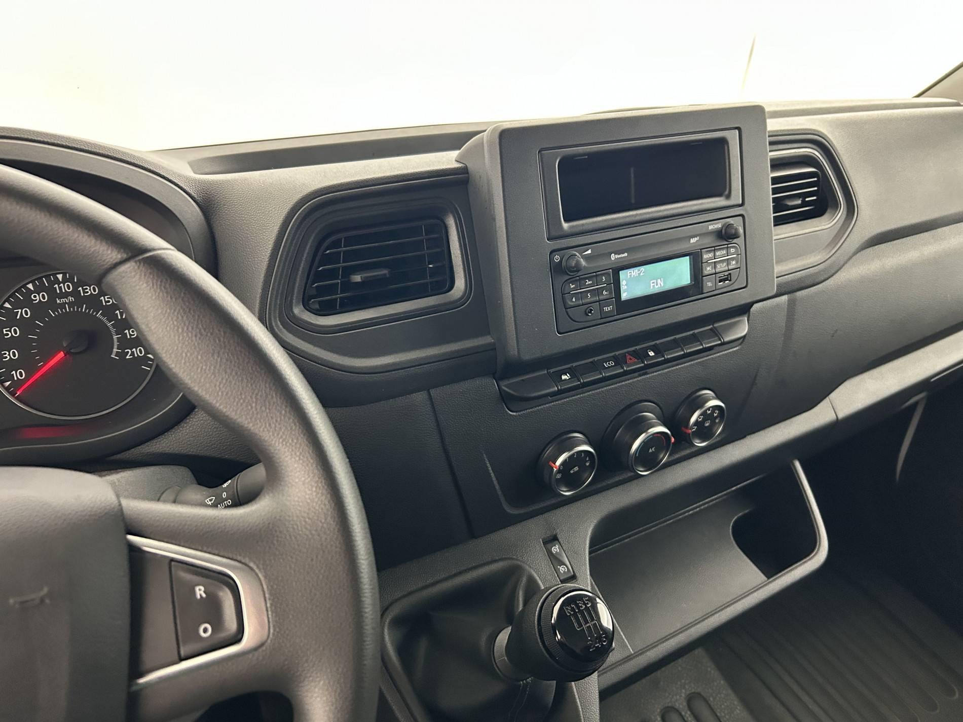 Vente en ligne Renault Master Fourgon MASTER FGN TRAC F3500 L2H2 BLUE DCI 135 au prix de 27 990 €