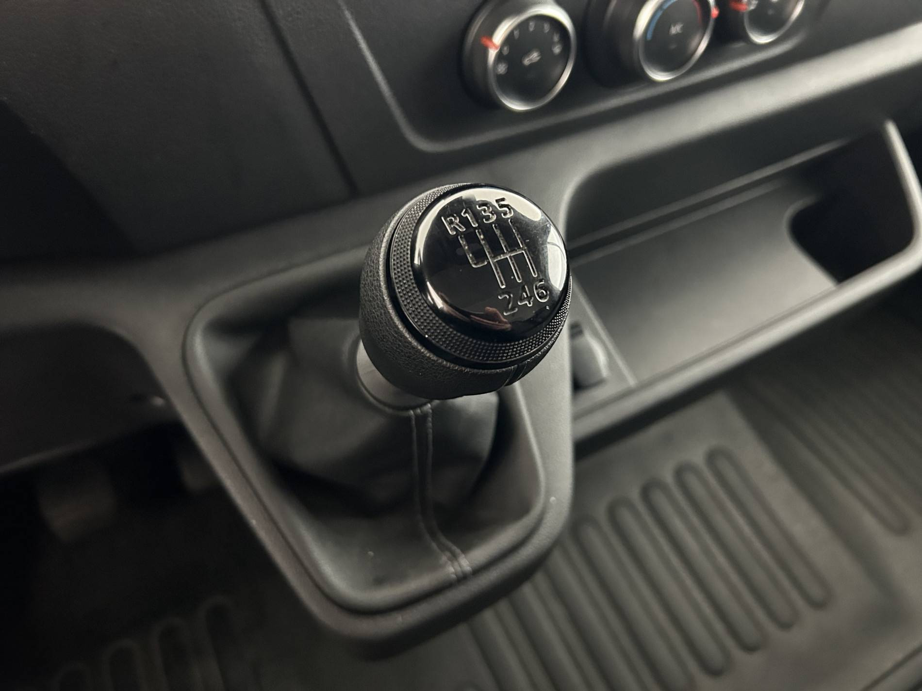 Vente en ligne Renault Master Fourgon MASTER FGN TRAC F3500 L2H2 BLUE DCI 135 au prix de 27 990 €