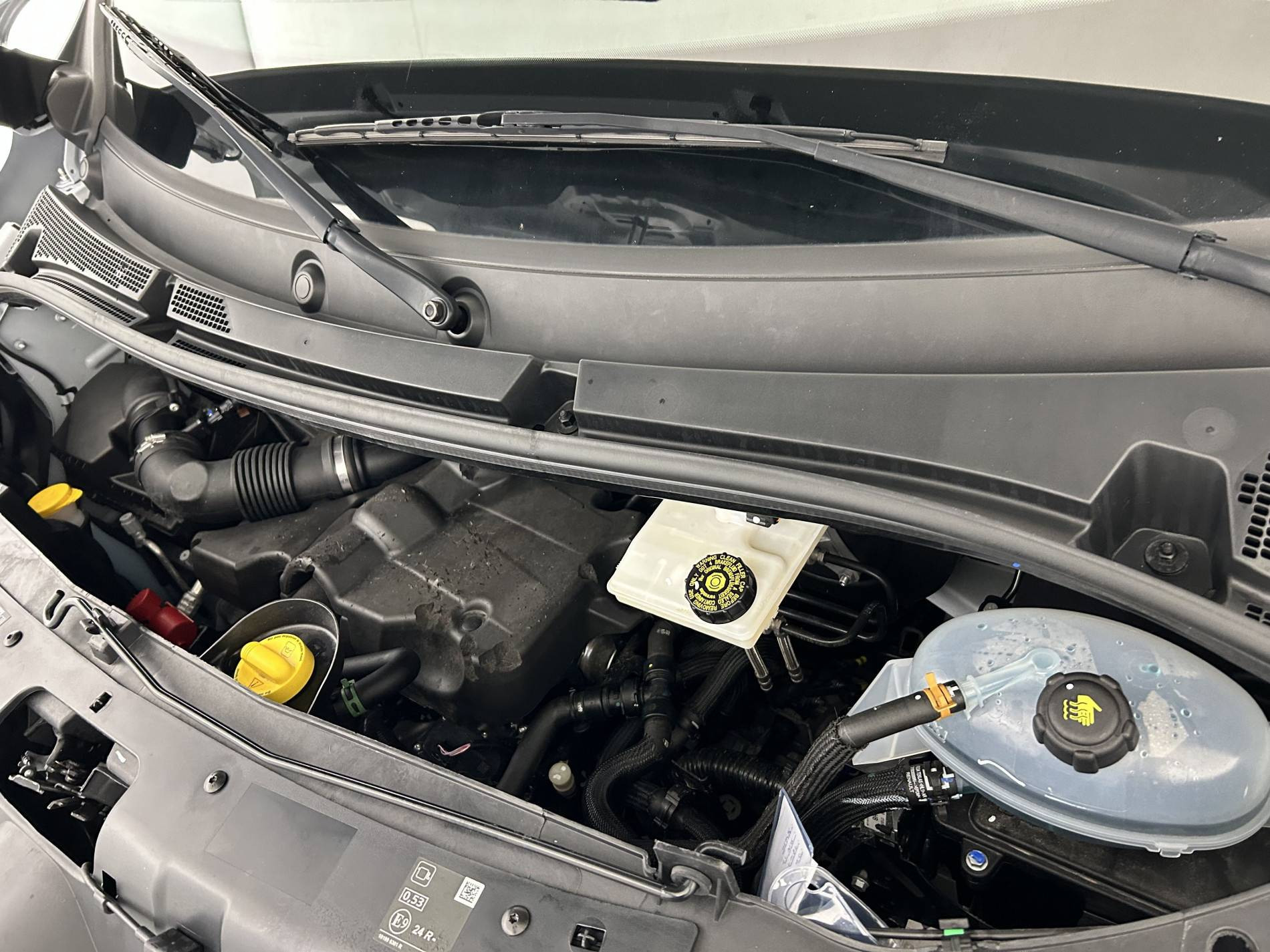 Vente en ligne Renault Master Fourgon MASTER FGN TRAC F3500 L2H2 BLUE DCI 135 au prix de 27 990 €