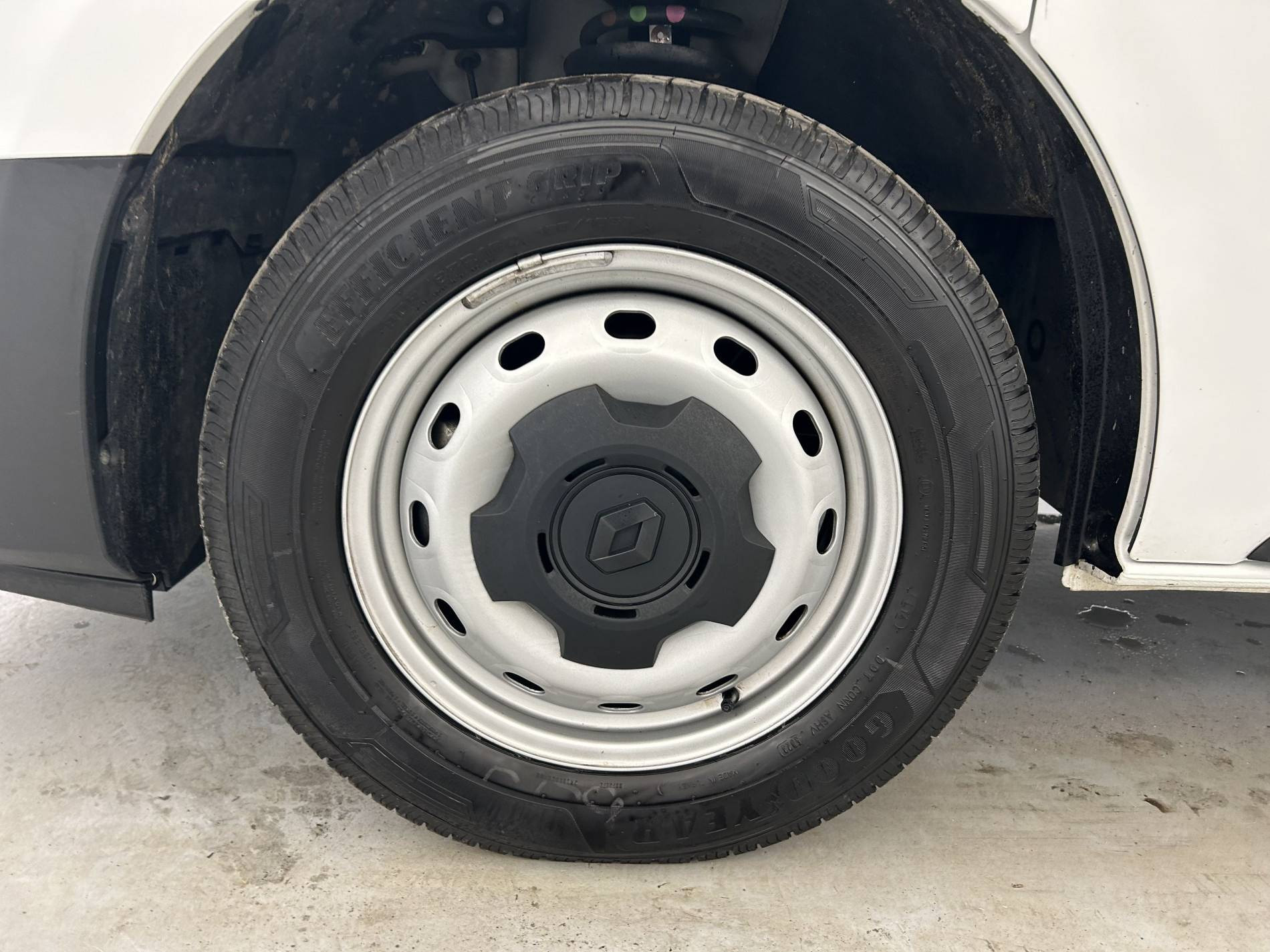 Vente en ligne Renault Trafic 3 Fourgon TRAFIC FGN L1H1 3000 KG BLUE DCI 130 au prix de 24 690 €