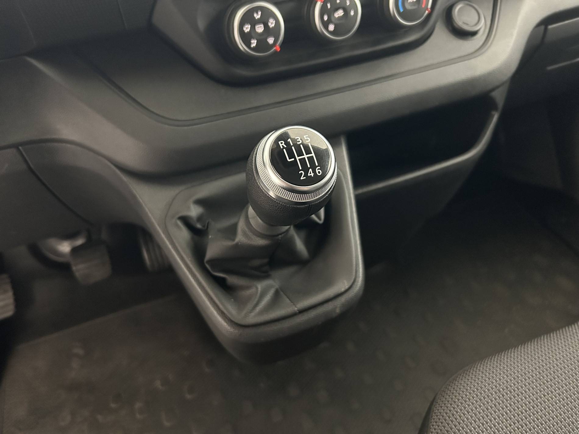 Vente en ligne Renault Trafic 3 Fourgon TRAFIC FGN L1H1 3000 KG BLUE DCI 130 au prix de 24 690 €