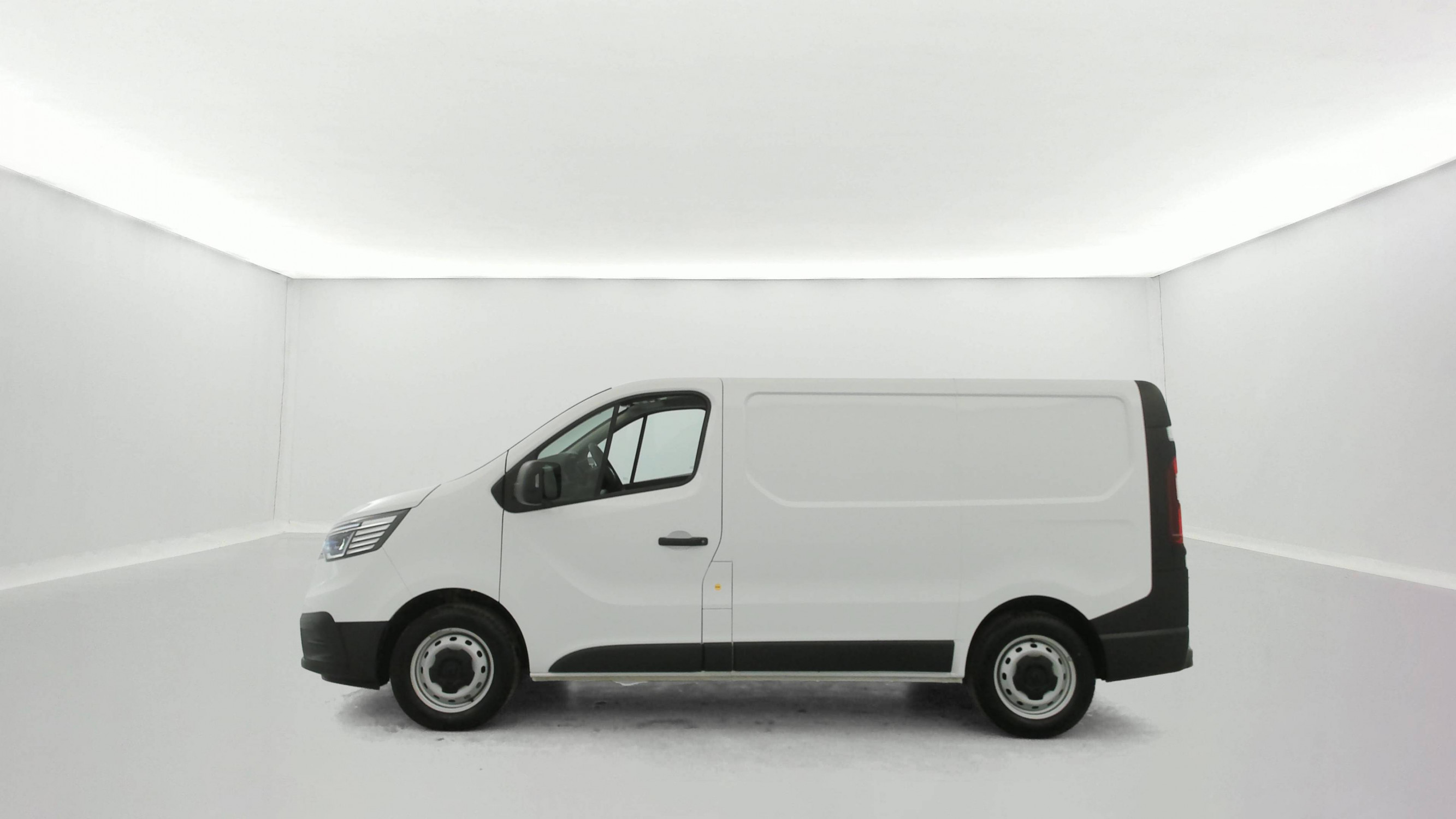 Vente en ligne Renault Trafic 3 Fourgon TRAFIC FGN L1H1 3000 KG BLUE DCI 130 au prix de 24 690 €