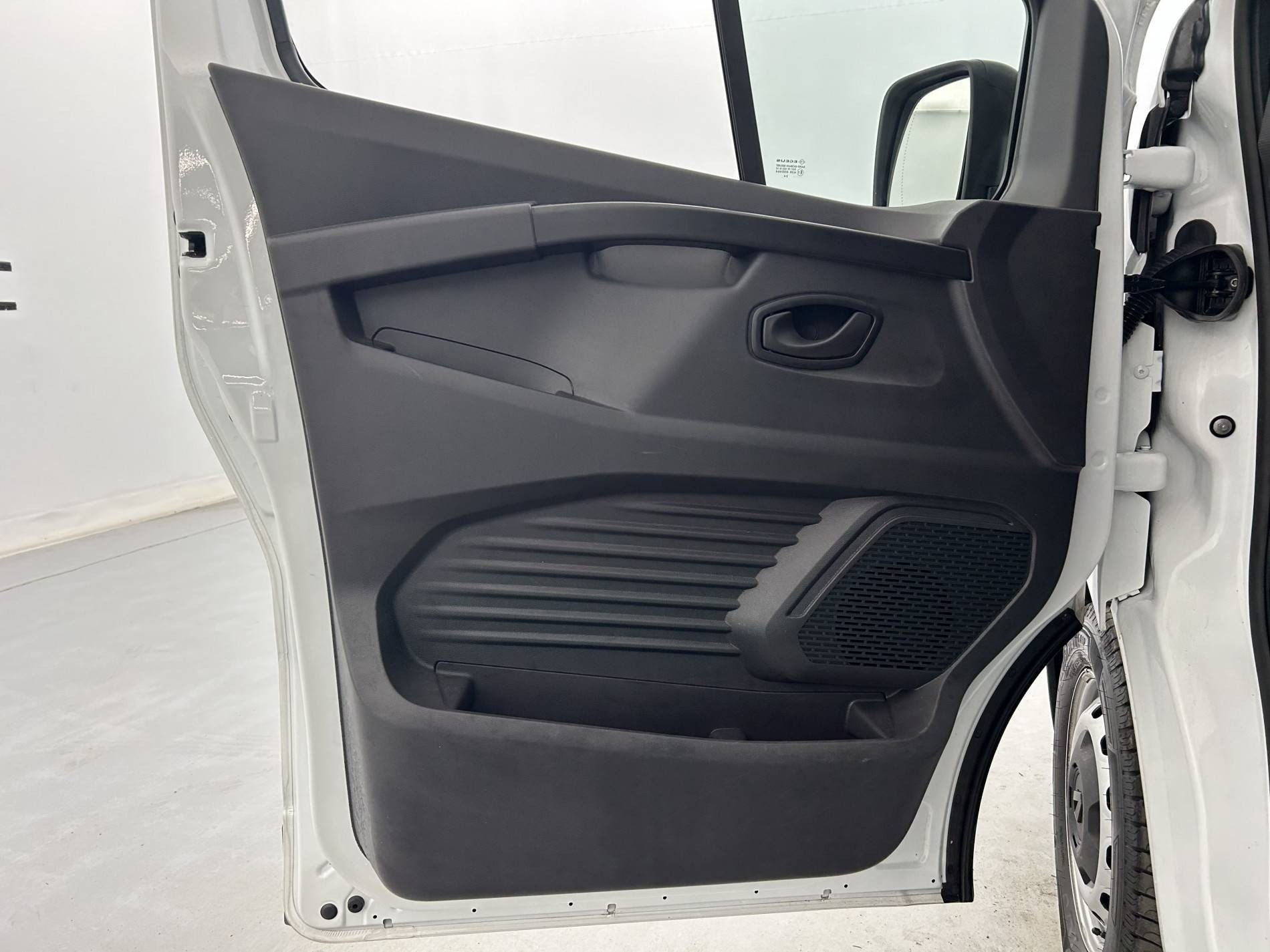 Vente en ligne Renault Trafic 3 Fourgon TRAFIC FGN L1H1 3000 KG BLUE DCI 130 au prix de 24 690 €