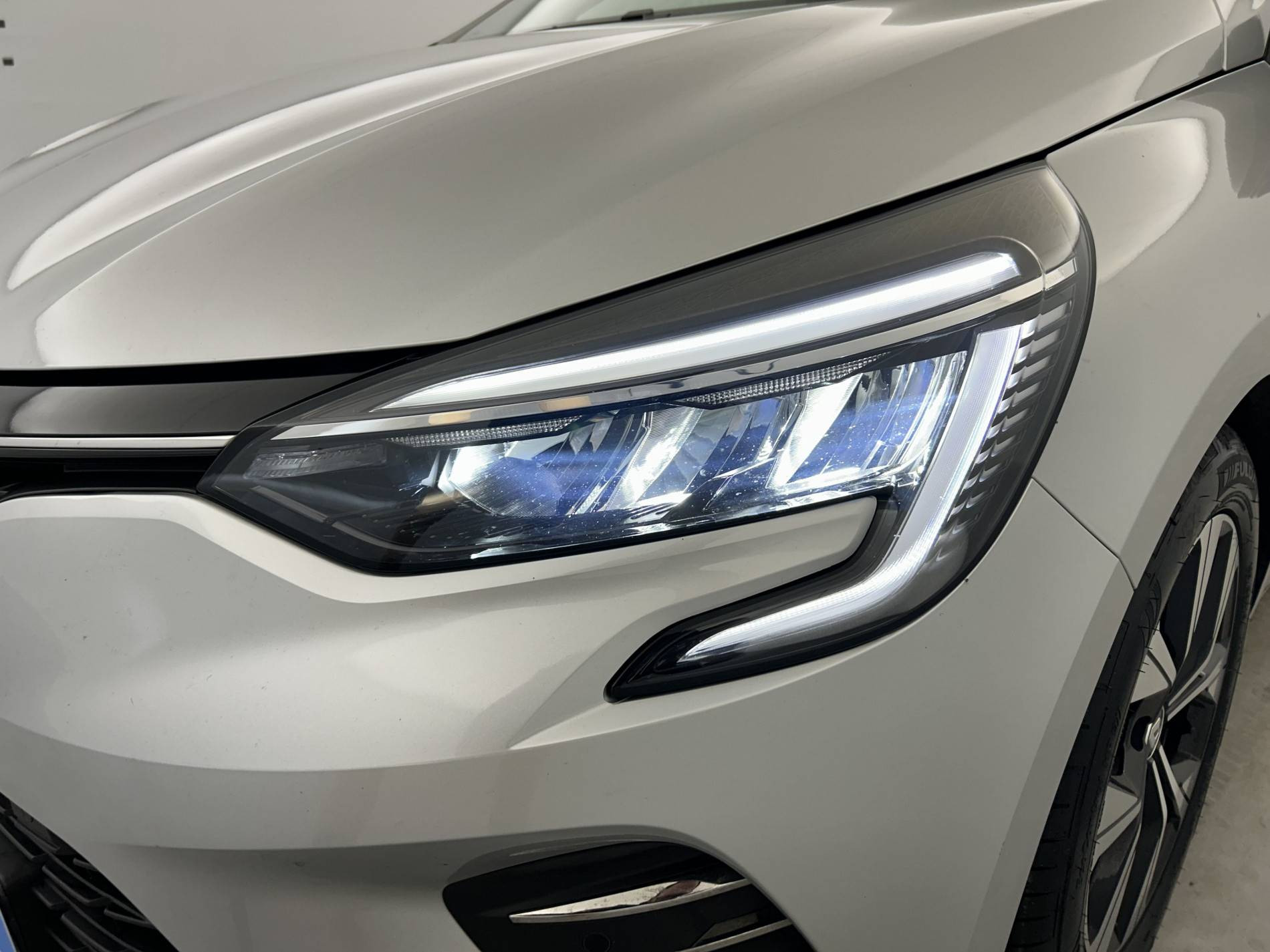 Vente en ligne Renault Clio 5 Clio E-Tech full hybrid 145 au prix de 18 990 €