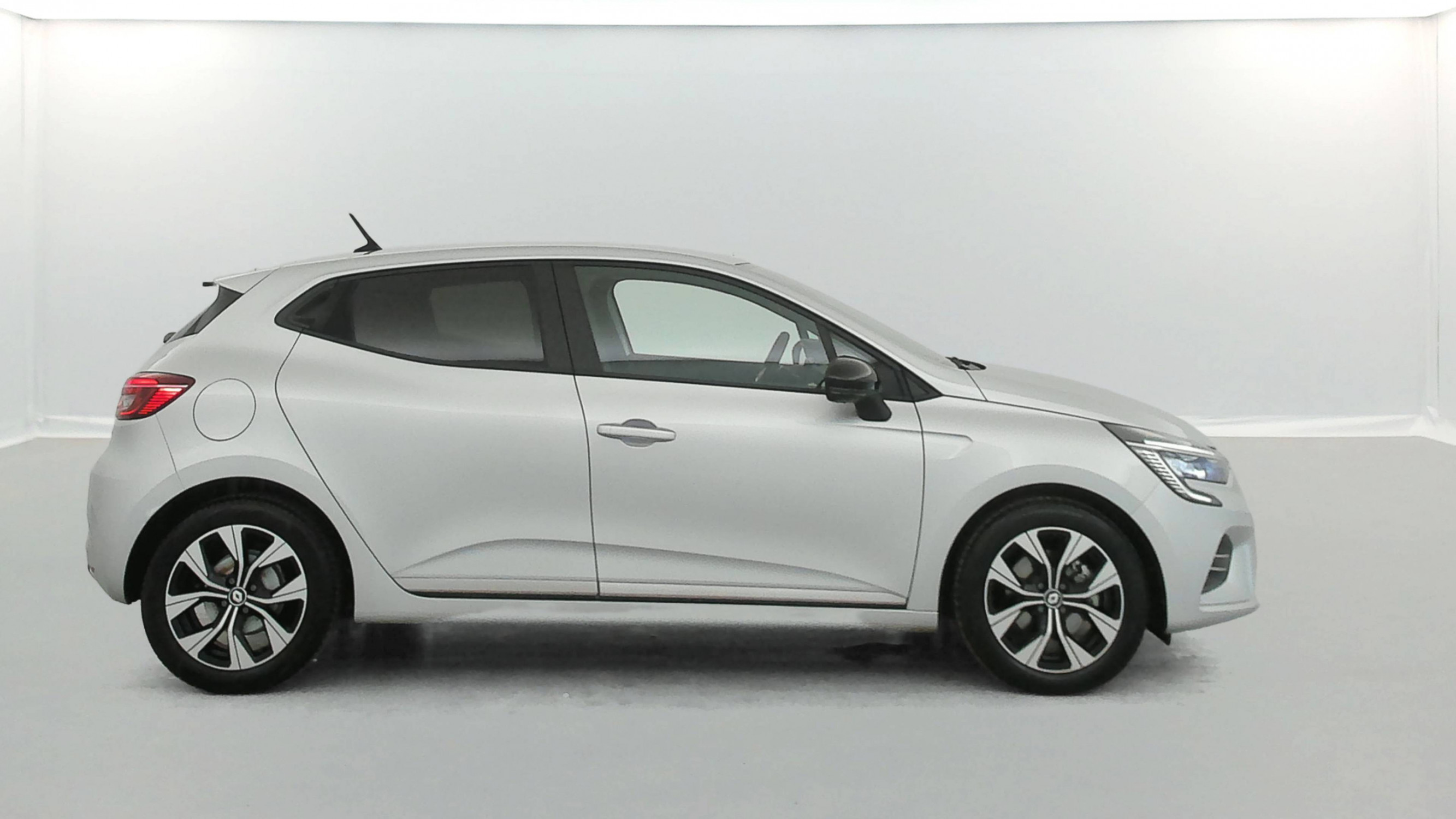 Vente en ligne Renault Clio 5 Clio E-Tech full hybrid 145 au prix de 18 990 €