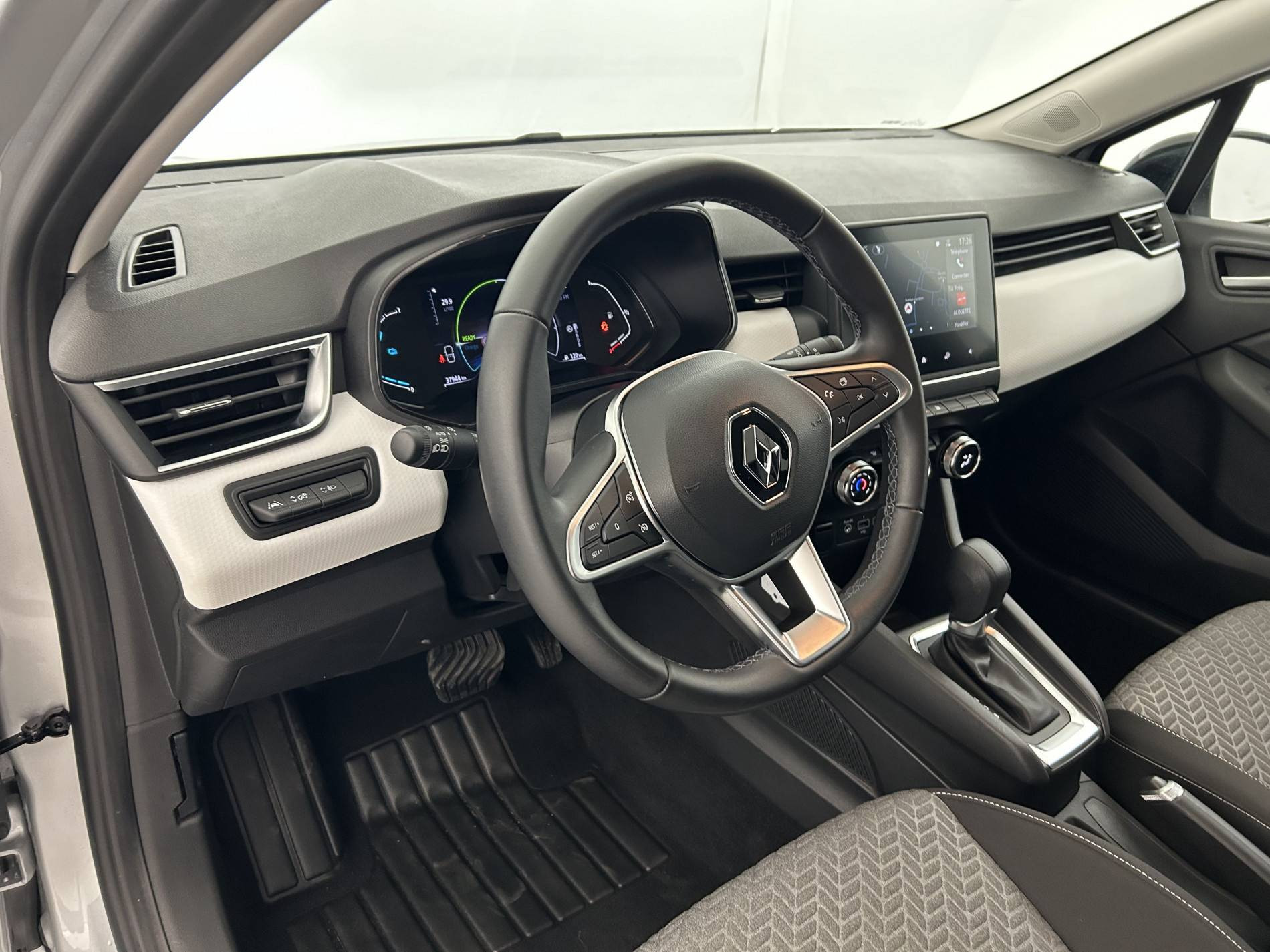 Vente en ligne Renault Clio 5 Clio E-Tech full hybrid 145 au prix de 18 990 €