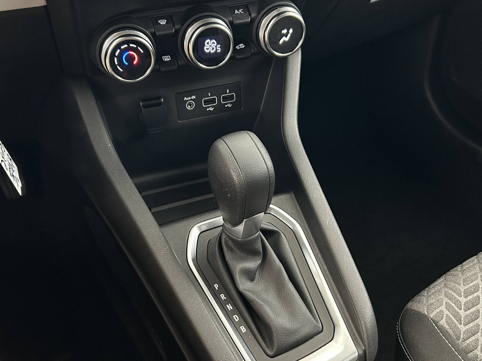 Vente en ligne Renault Clio 5 Clio E-Tech full hybrid 145 au prix de 18 990 €