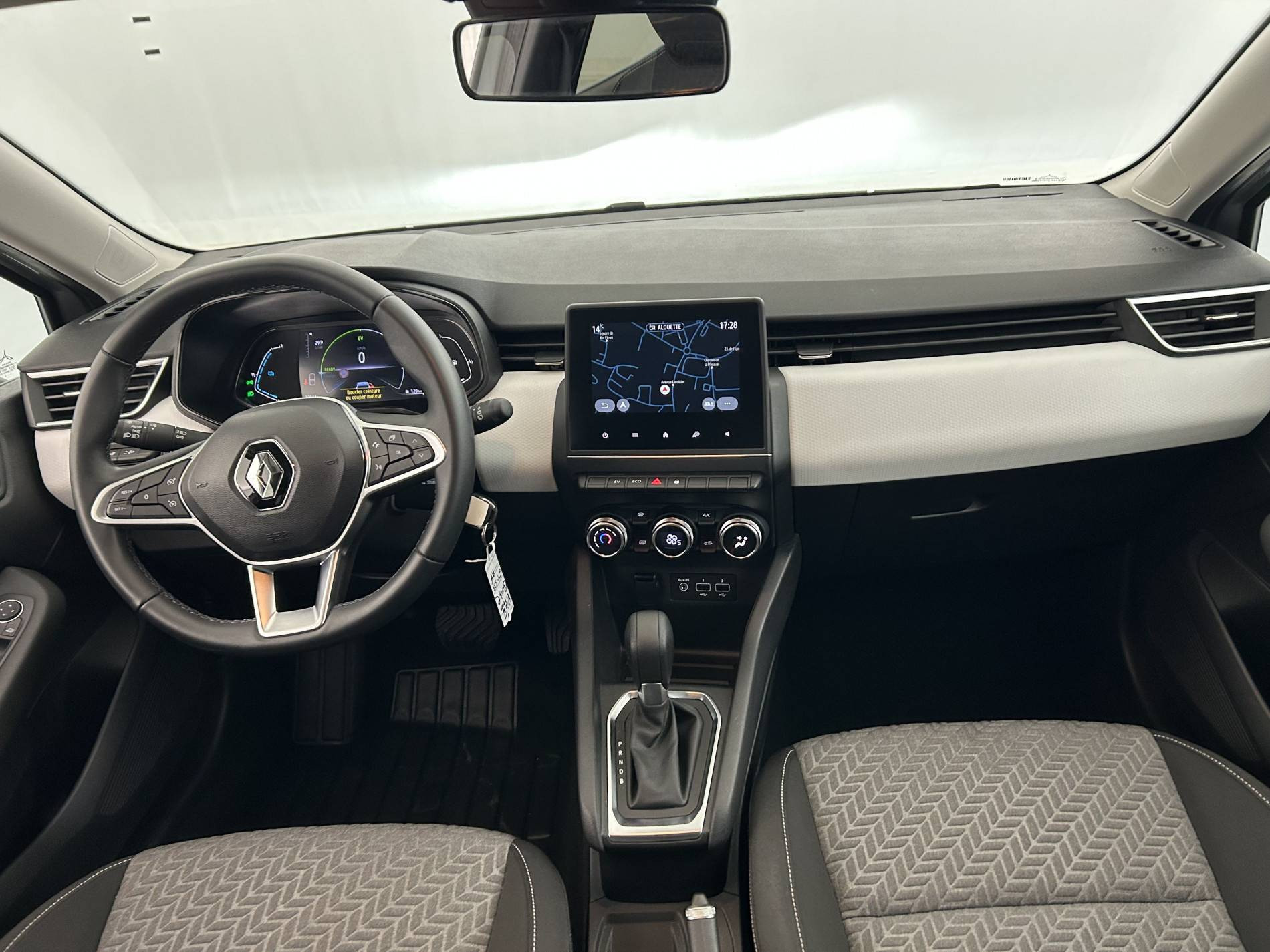 Vente en ligne Renault Clio 5 Clio E-Tech full hybrid 145 au prix de 18 990 €