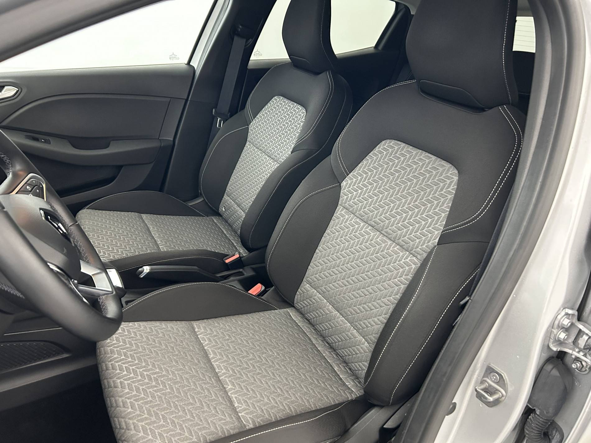 Vente en ligne Renault Clio 5 Clio E-Tech full hybrid 145 au prix de 18 990 €