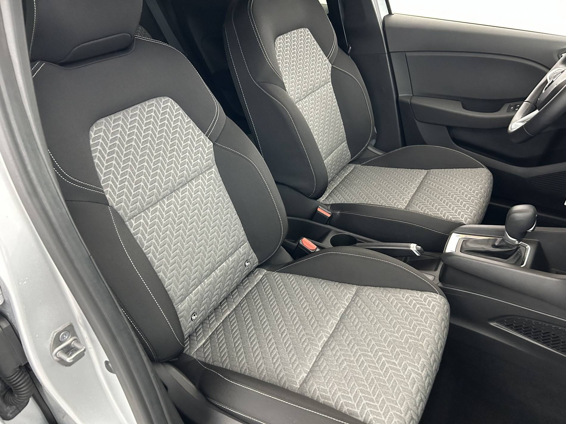 Vente en ligne Renault Clio 5 Clio E-Tech full hybrid 145 au prix de 18 990 €