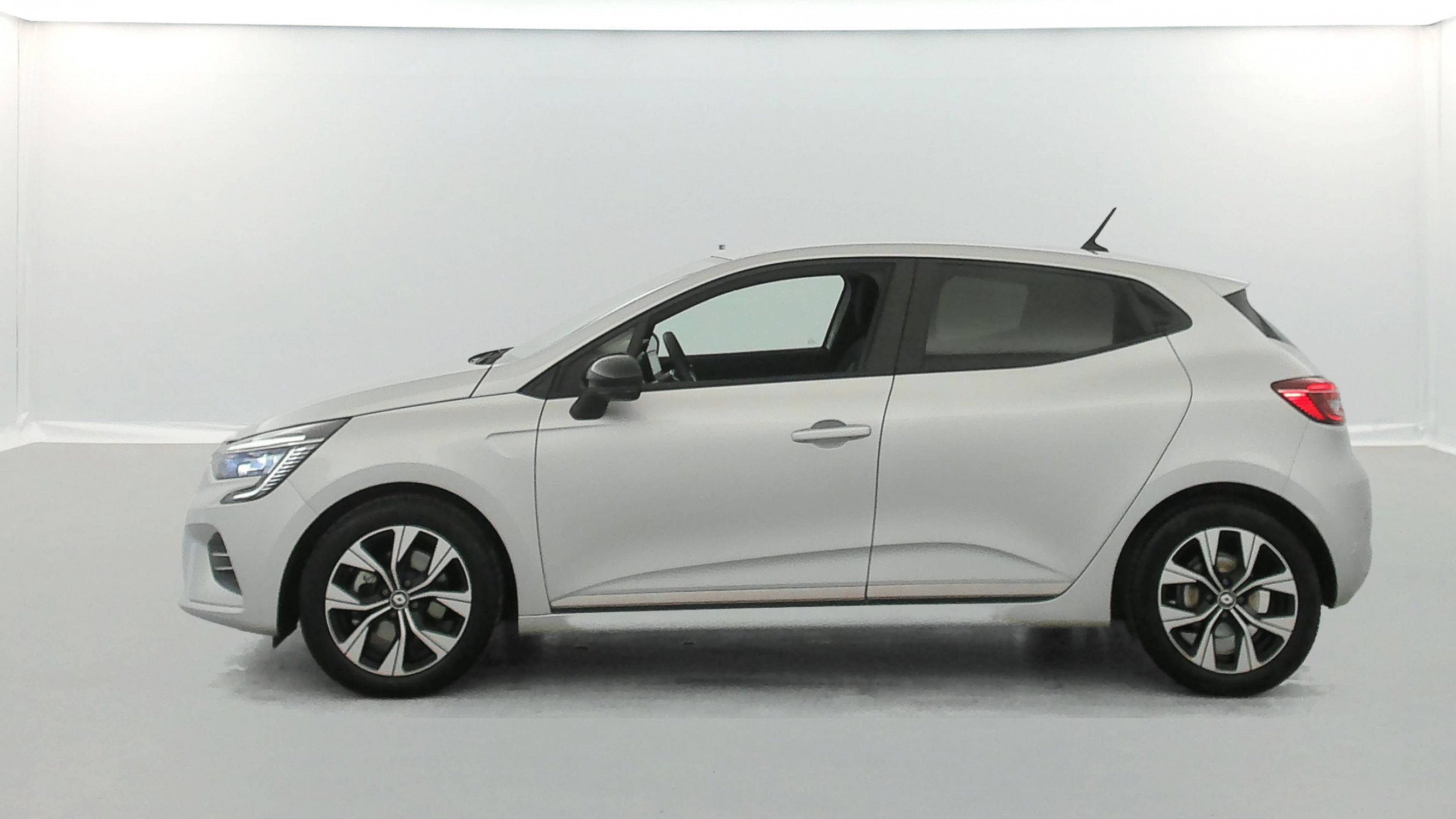 Vente en ligne Renault Clio 5 Clio E-Tech full hybrid 145 au prix de 18 990 €