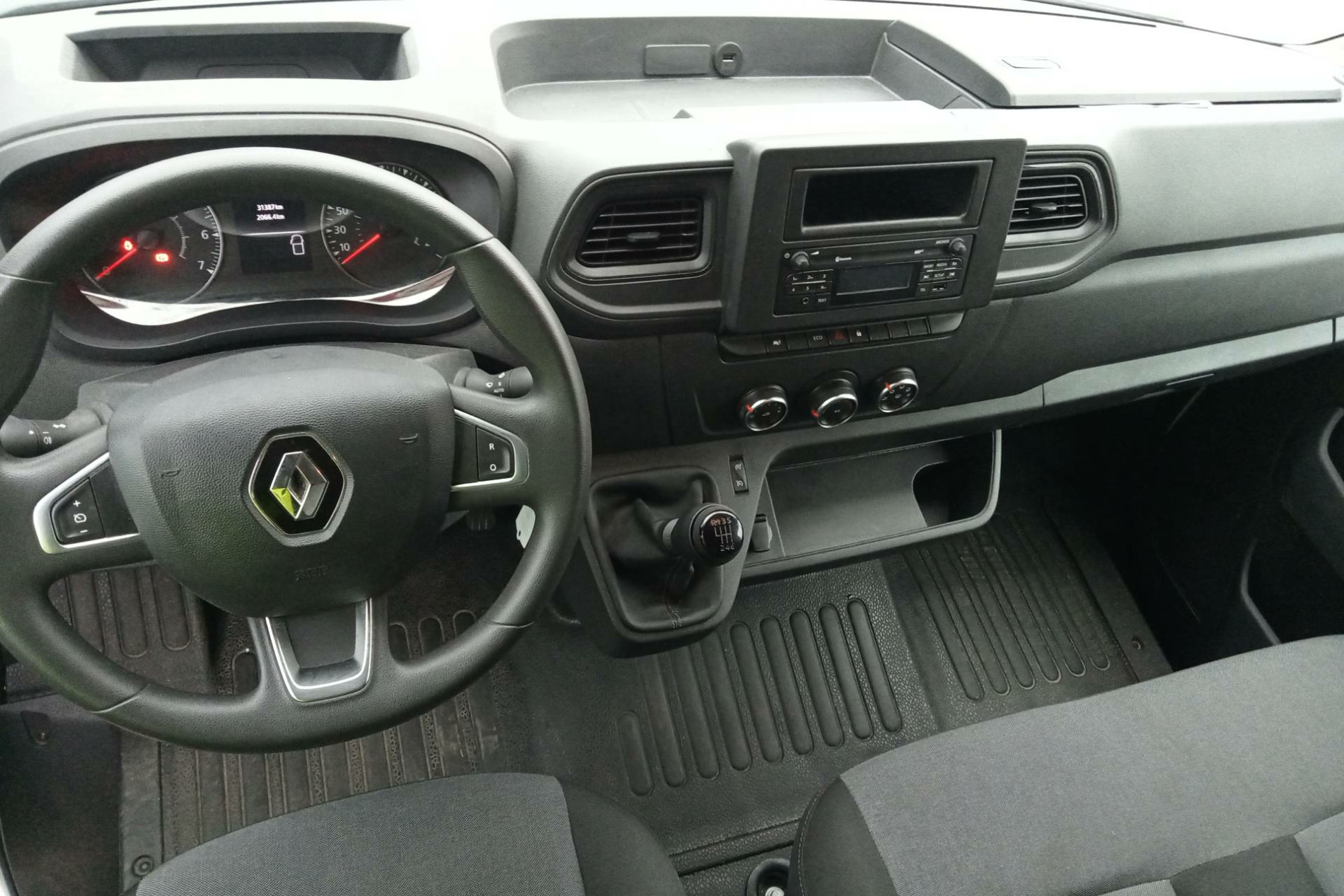 Vente en ligne Renault Master Fourgon MASTER FGN TRAC F3500 L2H2 BLUE DCI 135 au prix de 26 990 €