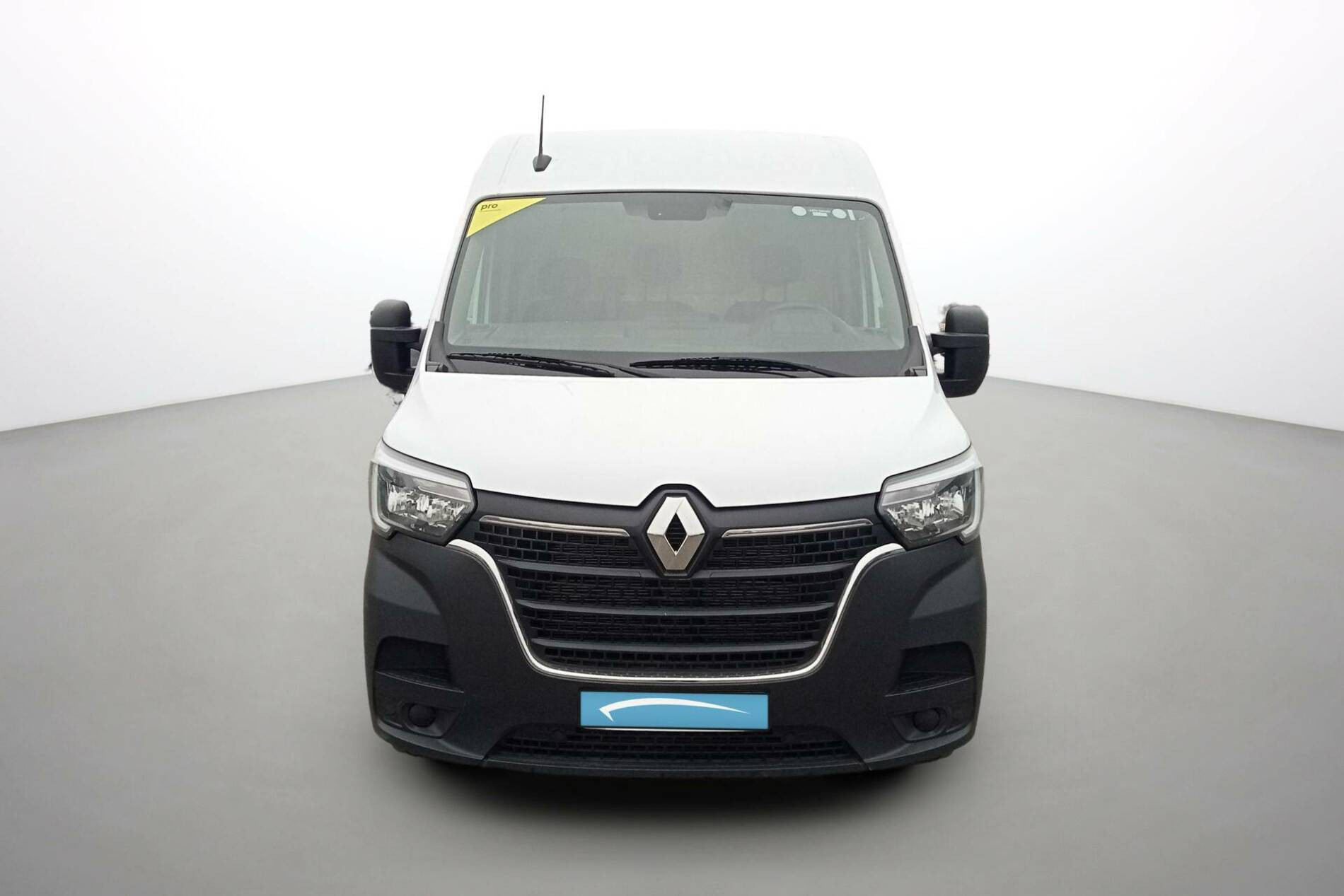 Vente en ligne Renault Master Fourgon MASTER FGN TRAC F3500 L2H2 BLUE DCI 135 au prix de 26 990 €