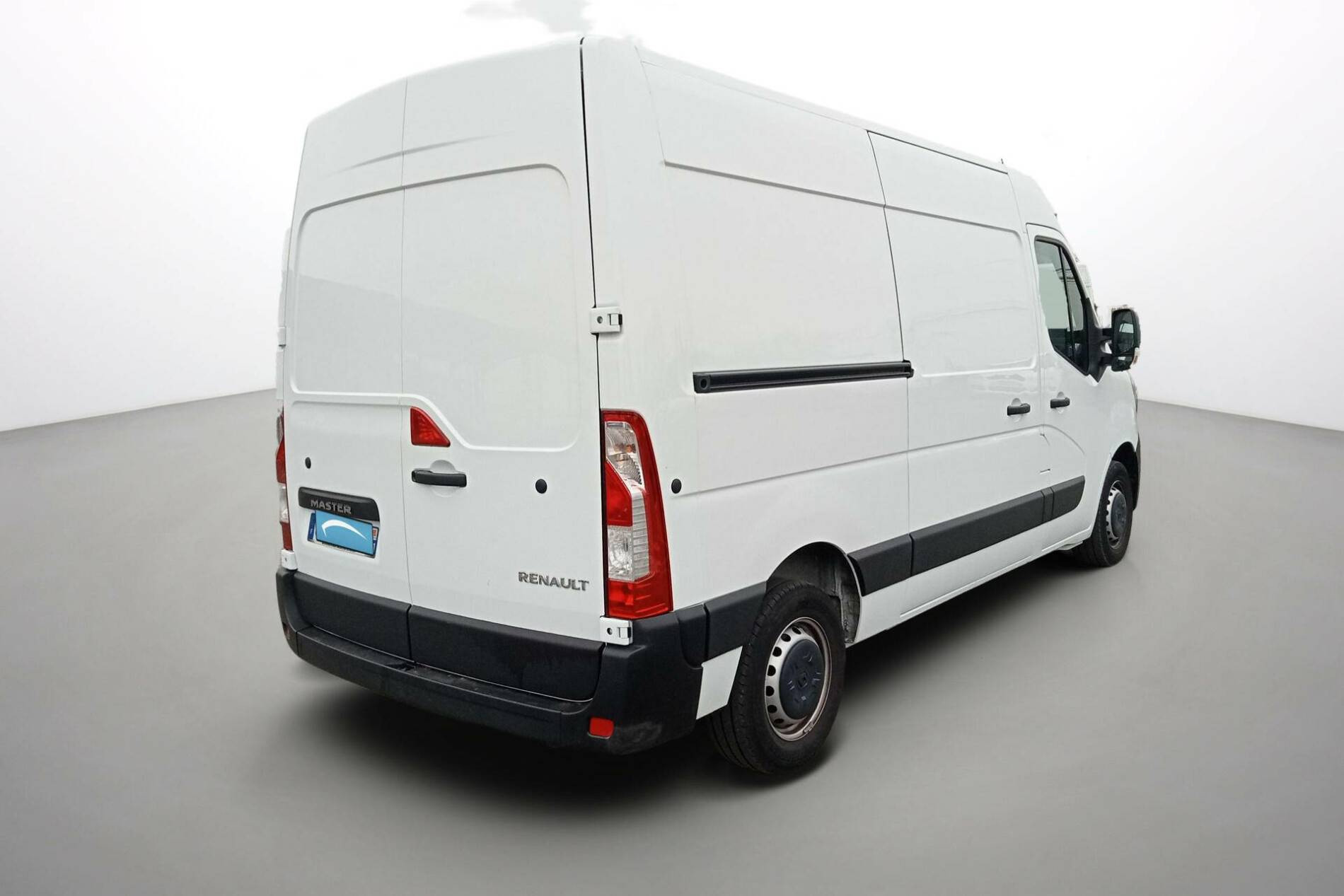 Vente en ligne Renault Master Fourgon MASTER FGN TRAC F3500 L2H2 BLUE DCI 135 au prix de 26 990 €
