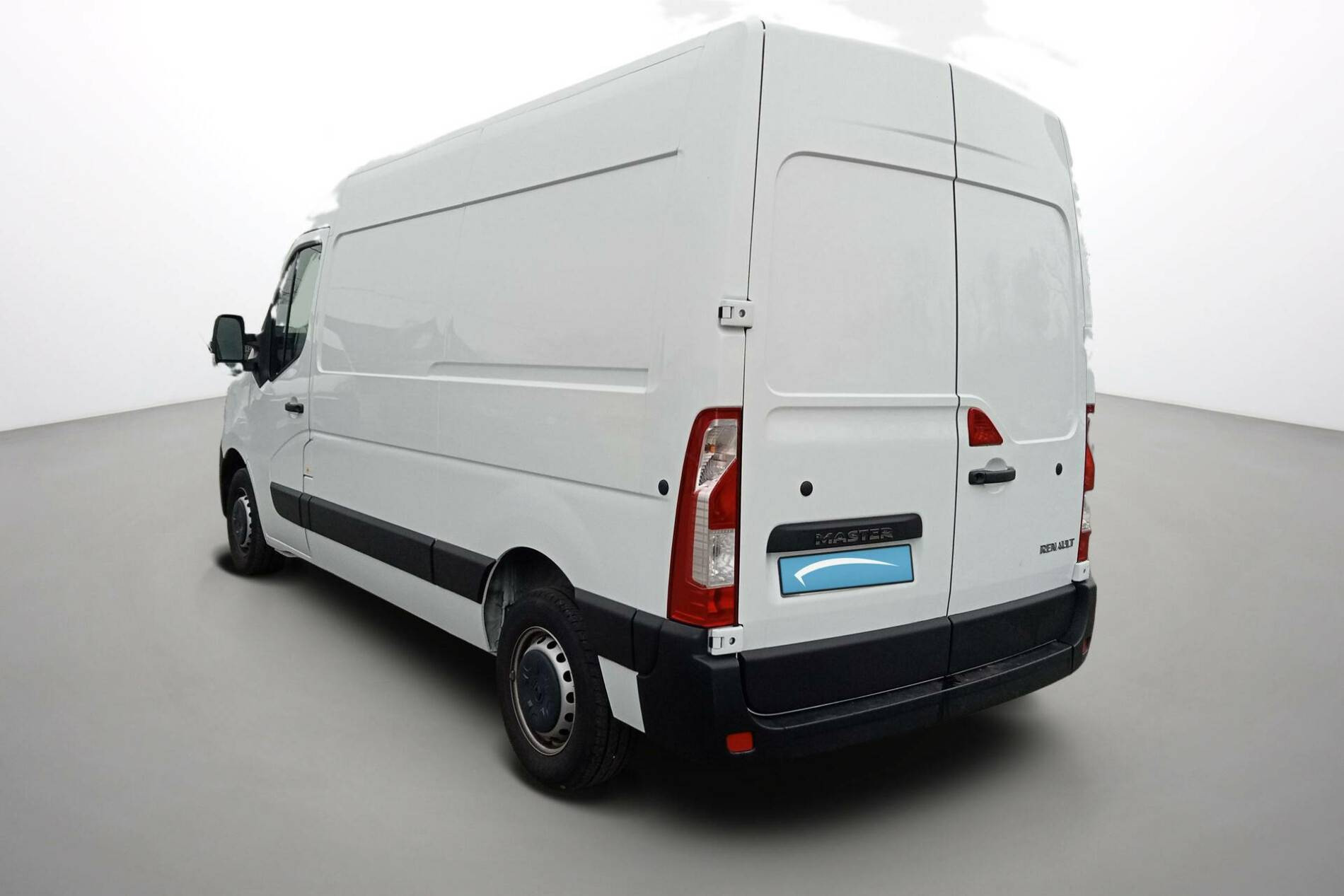 Vente en ligne Renault Master Fourgon MASTER FGN TRAC F3500 L2H2 BLUE DCI 135 au prix de 26 990 €
